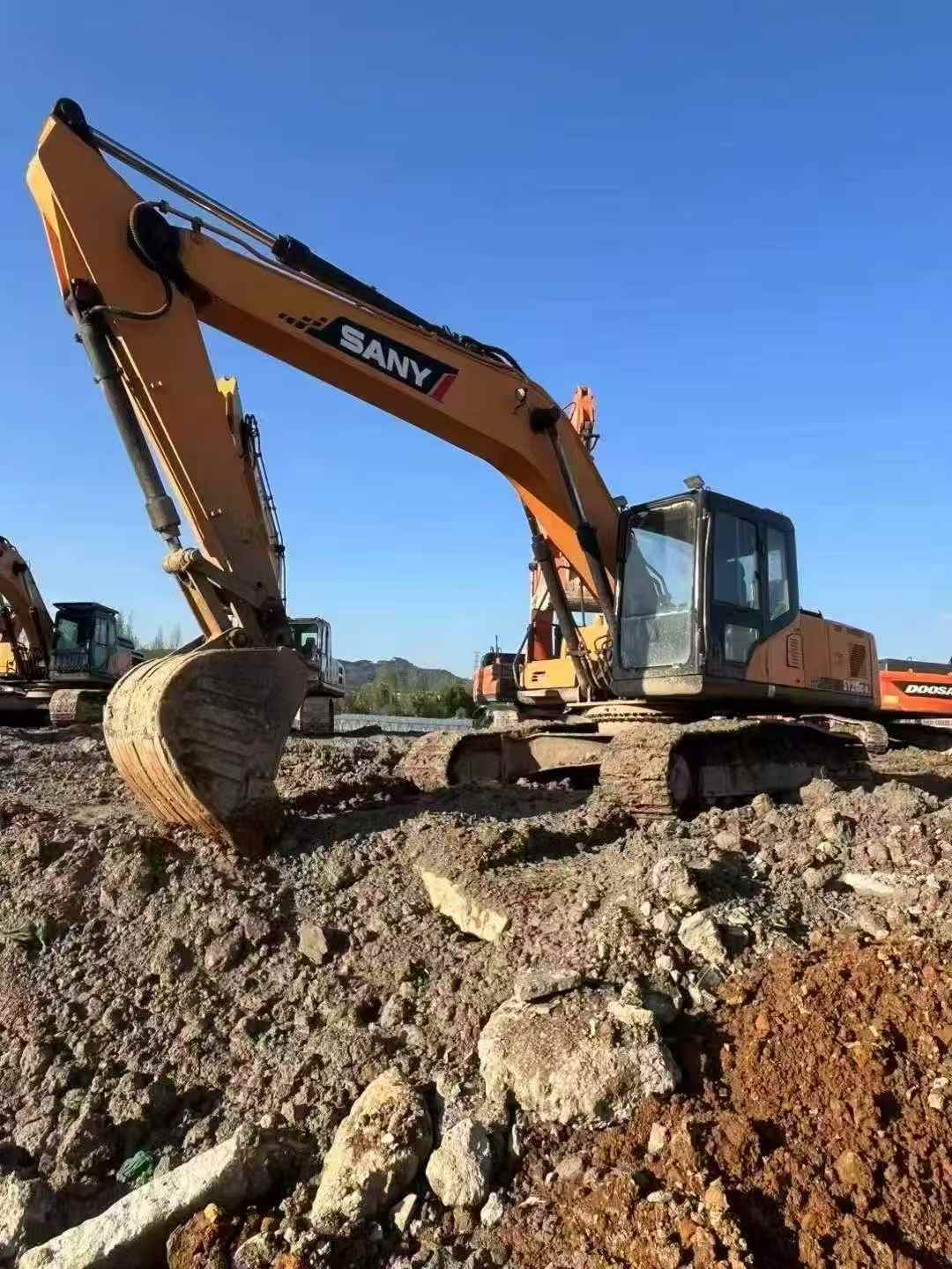 Buy Sany SY215C-8 Used Excavator / 2 Buy Sany SY215C-8 Used Excavator / 2