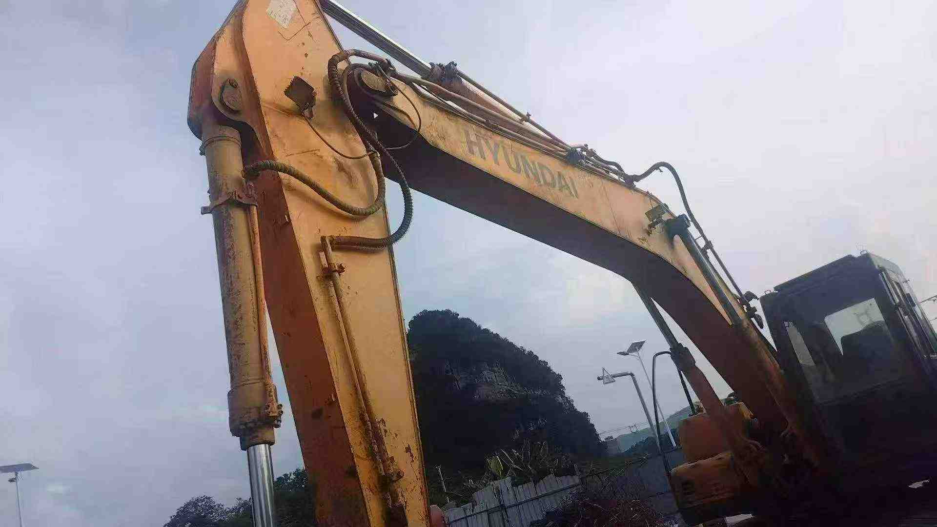 Buy Hyundai R225-7 Used Excavator / 1