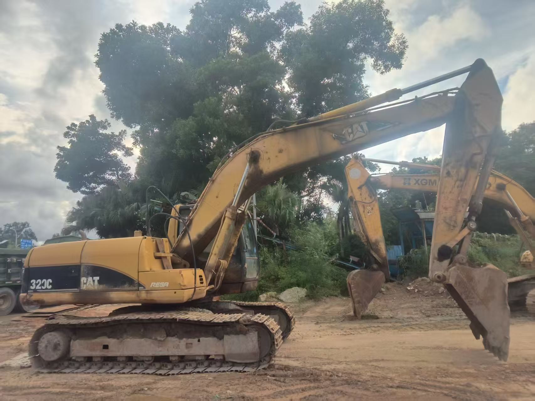 Buy Caterpillar 320C Used Excavator / 2 Buy Caterpillar 320C Used Excavator / 2