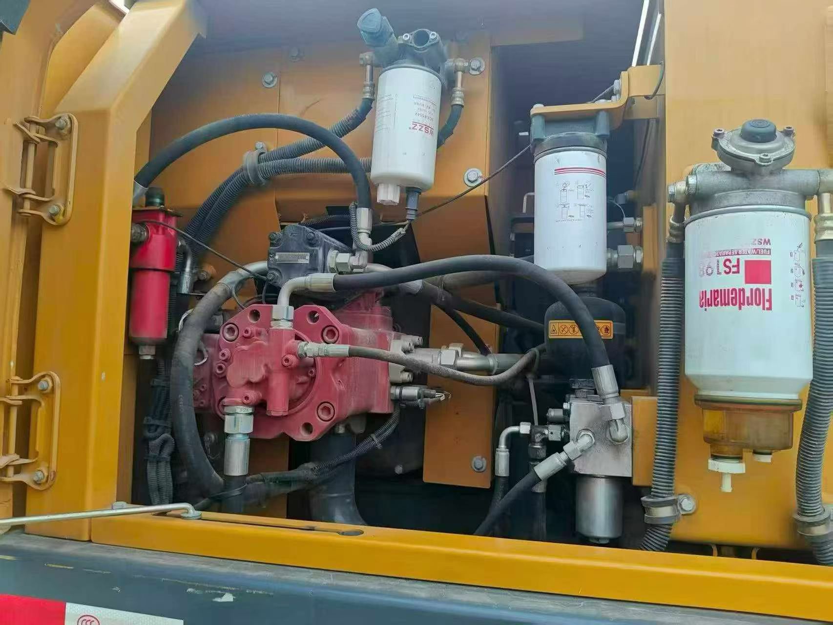 Compre Excavadora XCMG XE150 Usada / 5