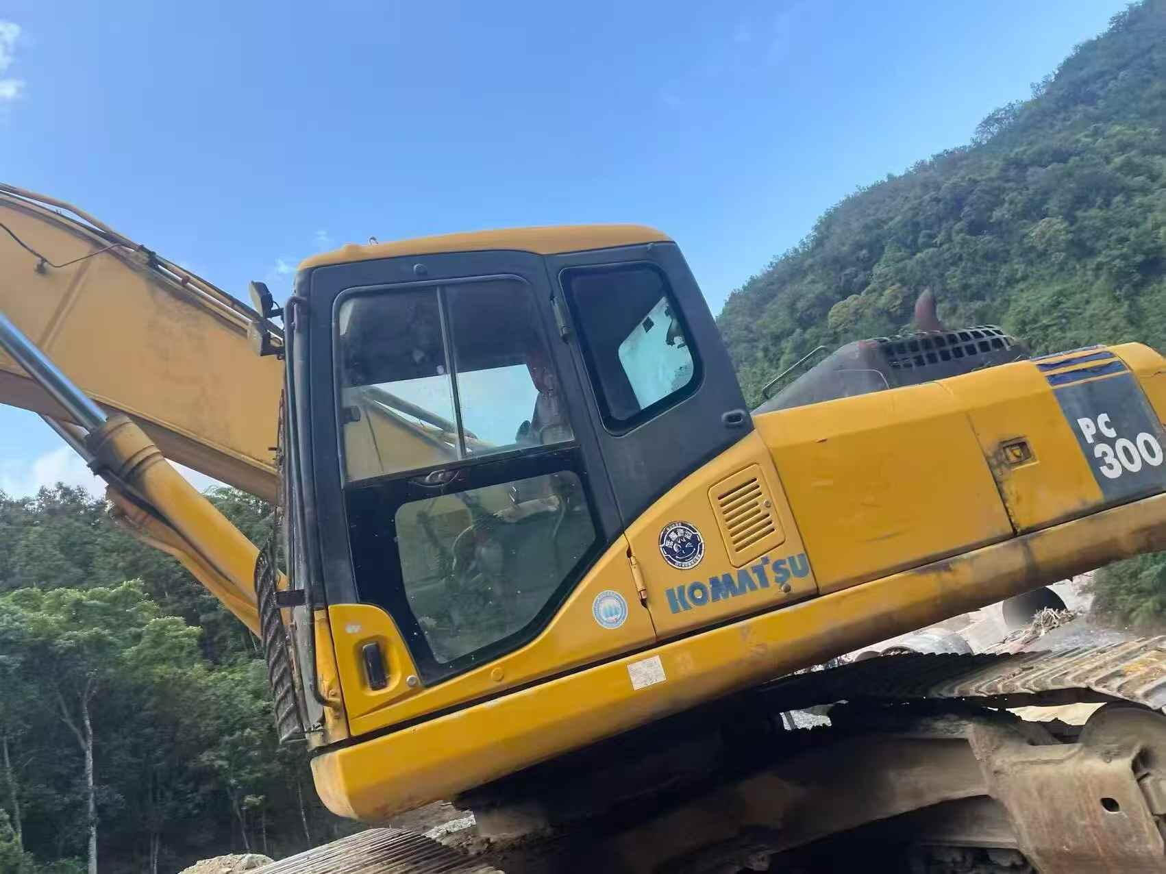 Купить Подержанный Экскаватор Komatsu PC300-7 / 2