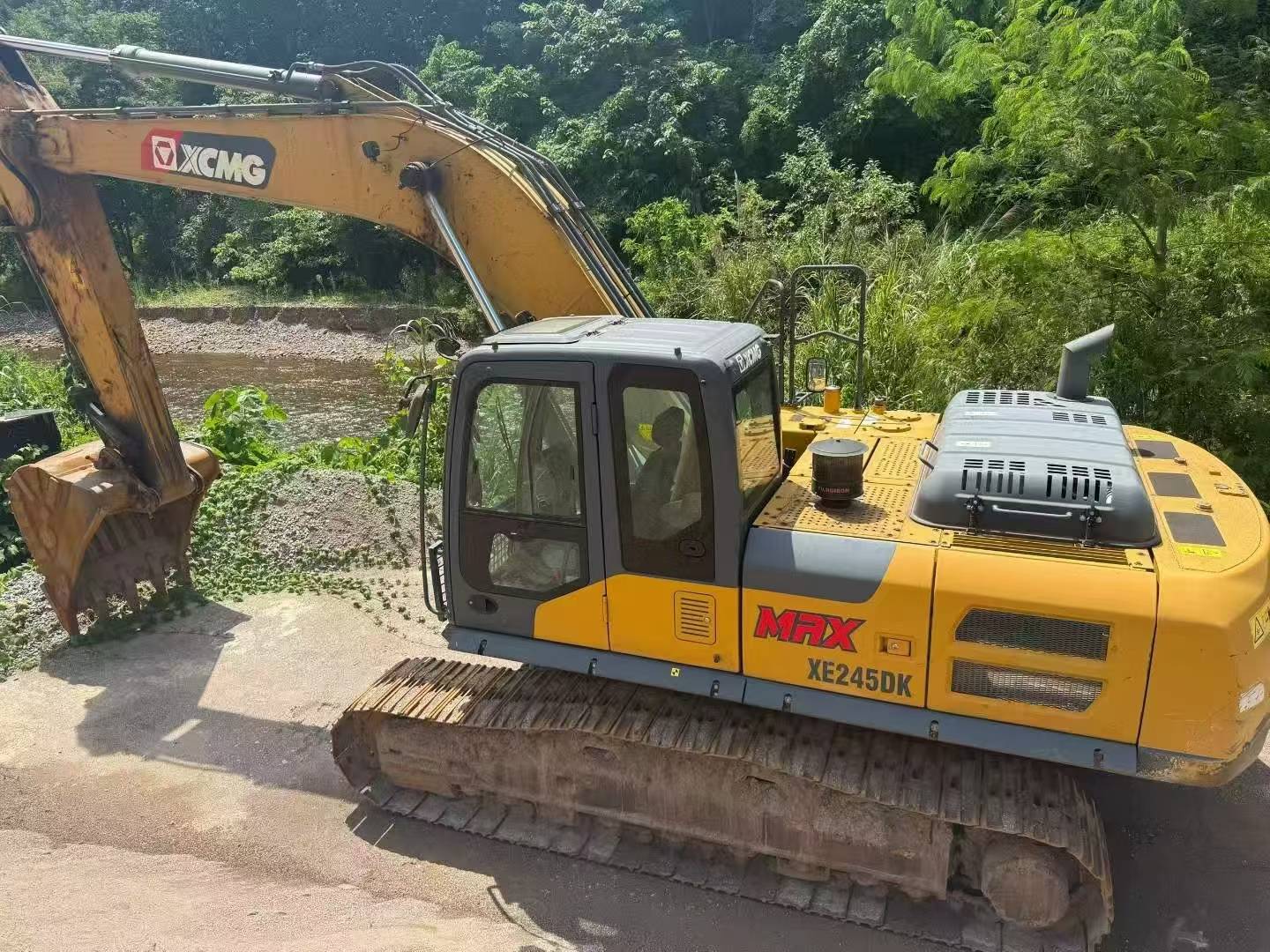 Buy XCMG XE245D Used Excavator / 1