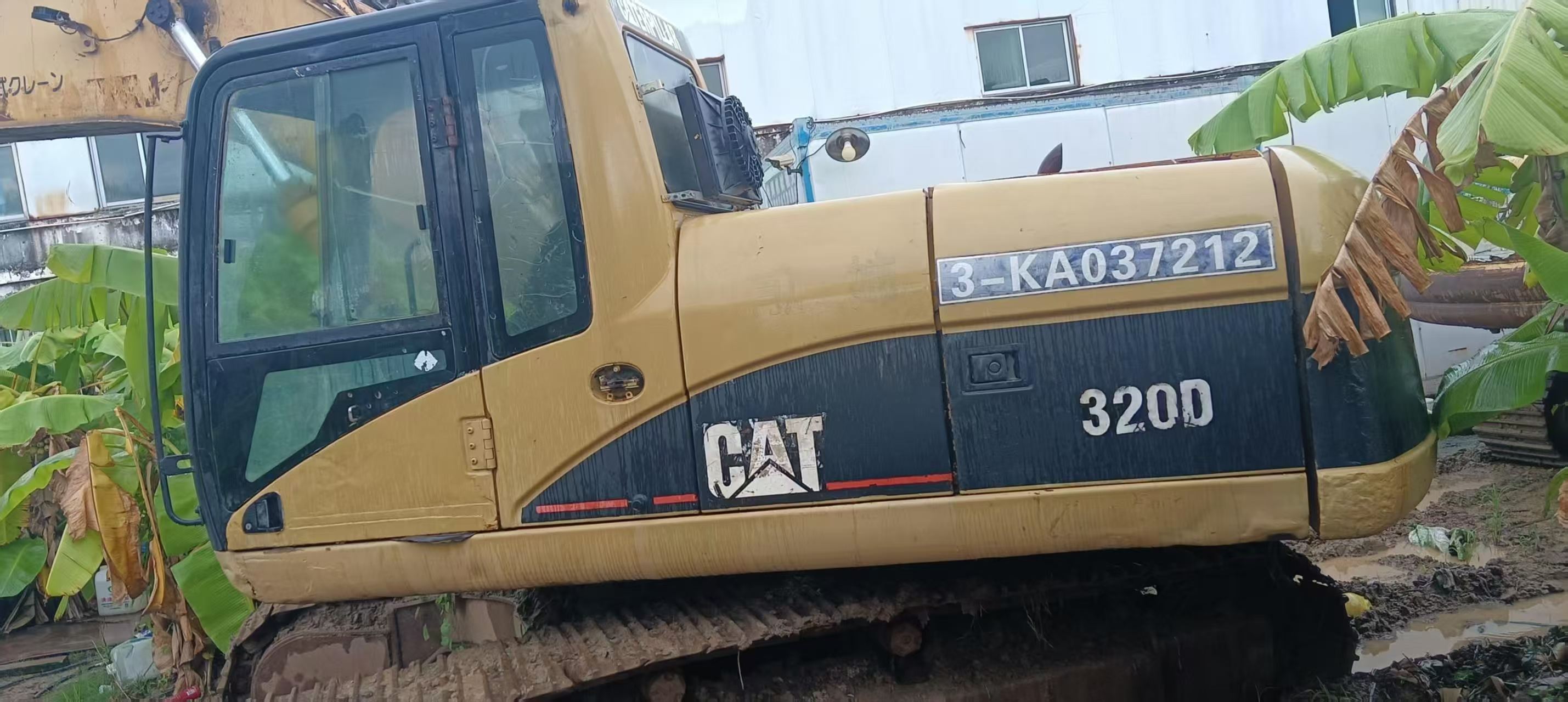 Buy Caterpillar 320C Used Excavator / 1