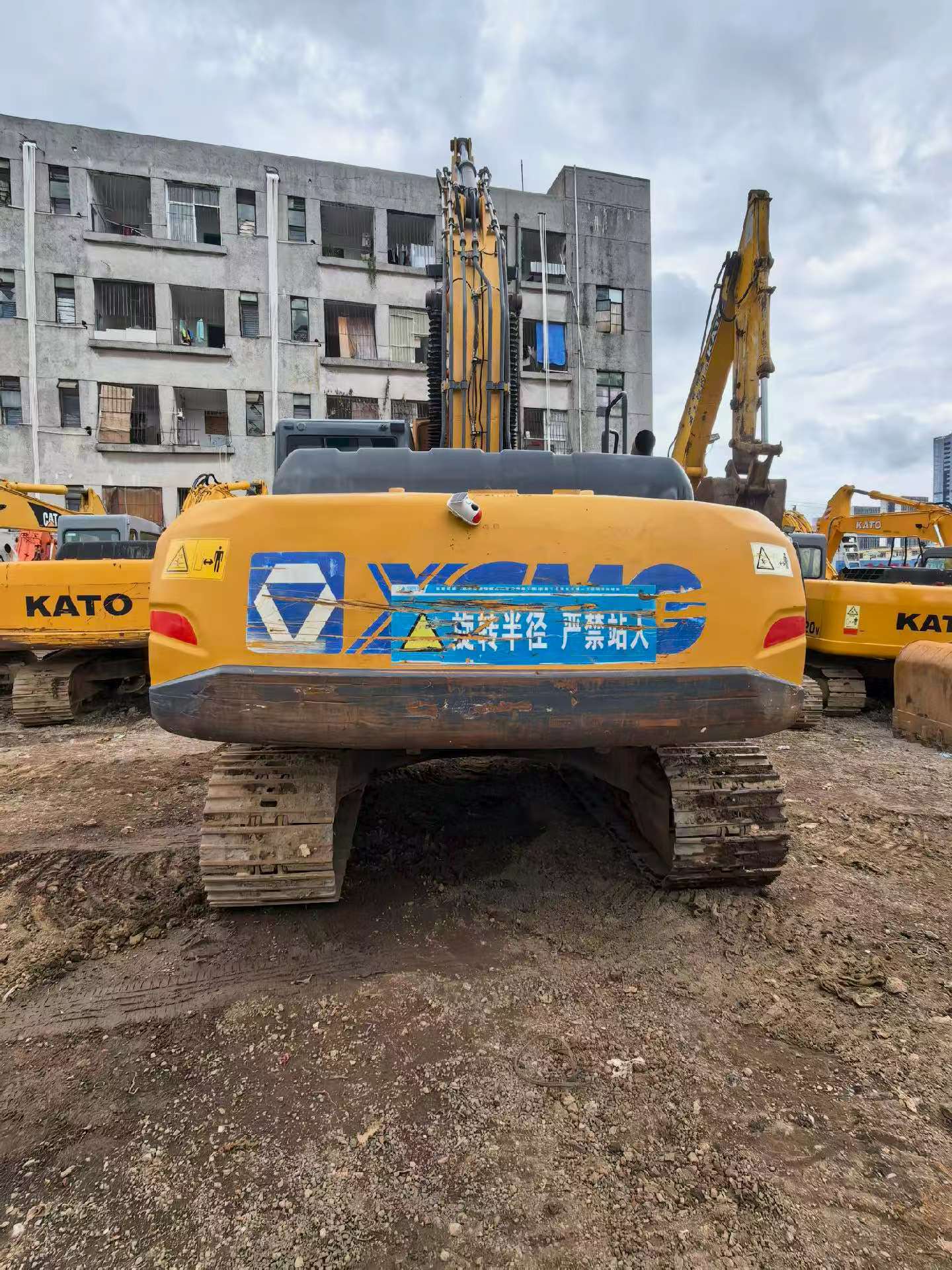 Buy XCMG XE200 Used Excavator / 3 Buy XCMG XE200 Used Excavator / 3
