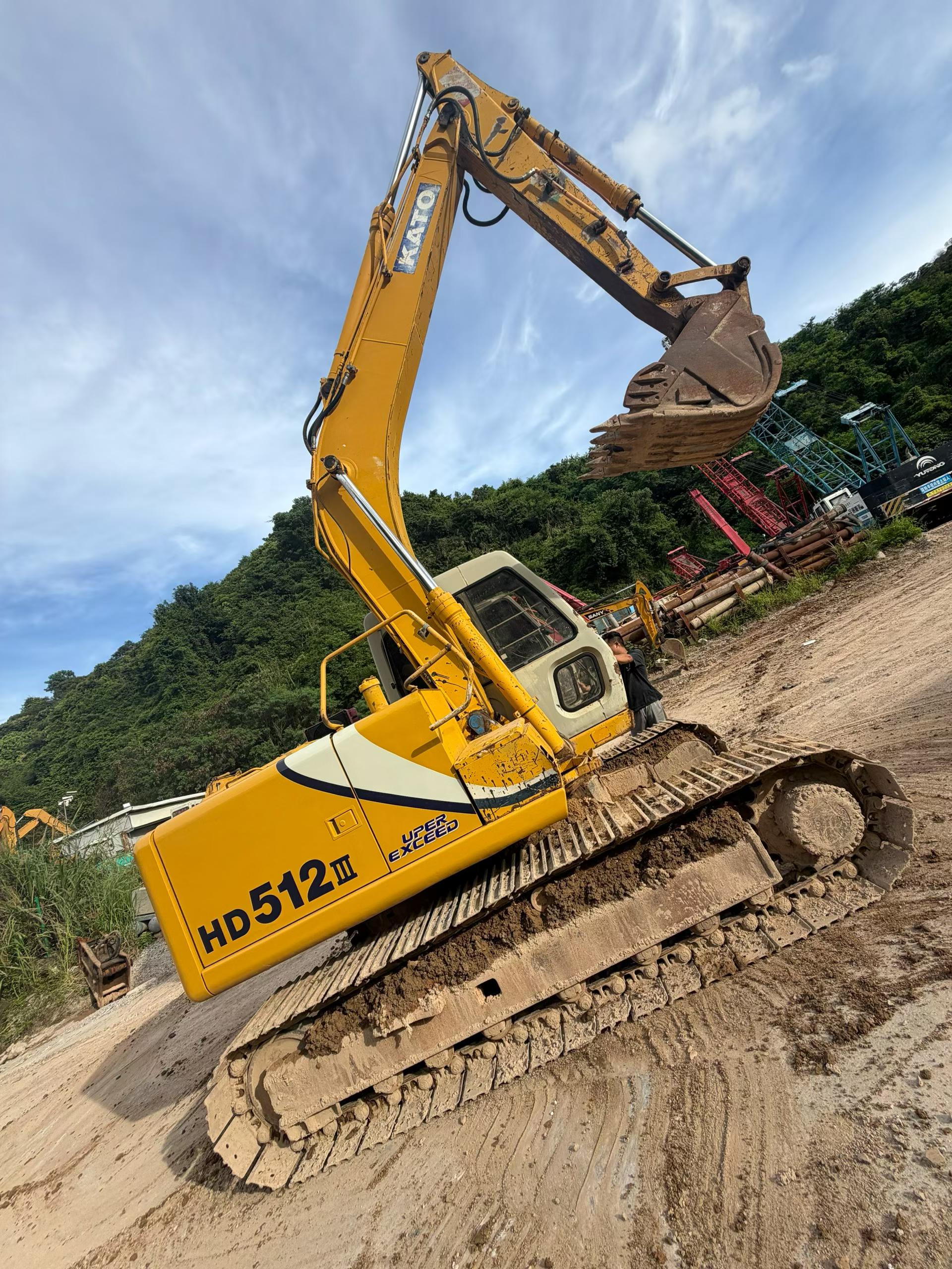 Buy Kato HD512-6 Used Excavator / 2