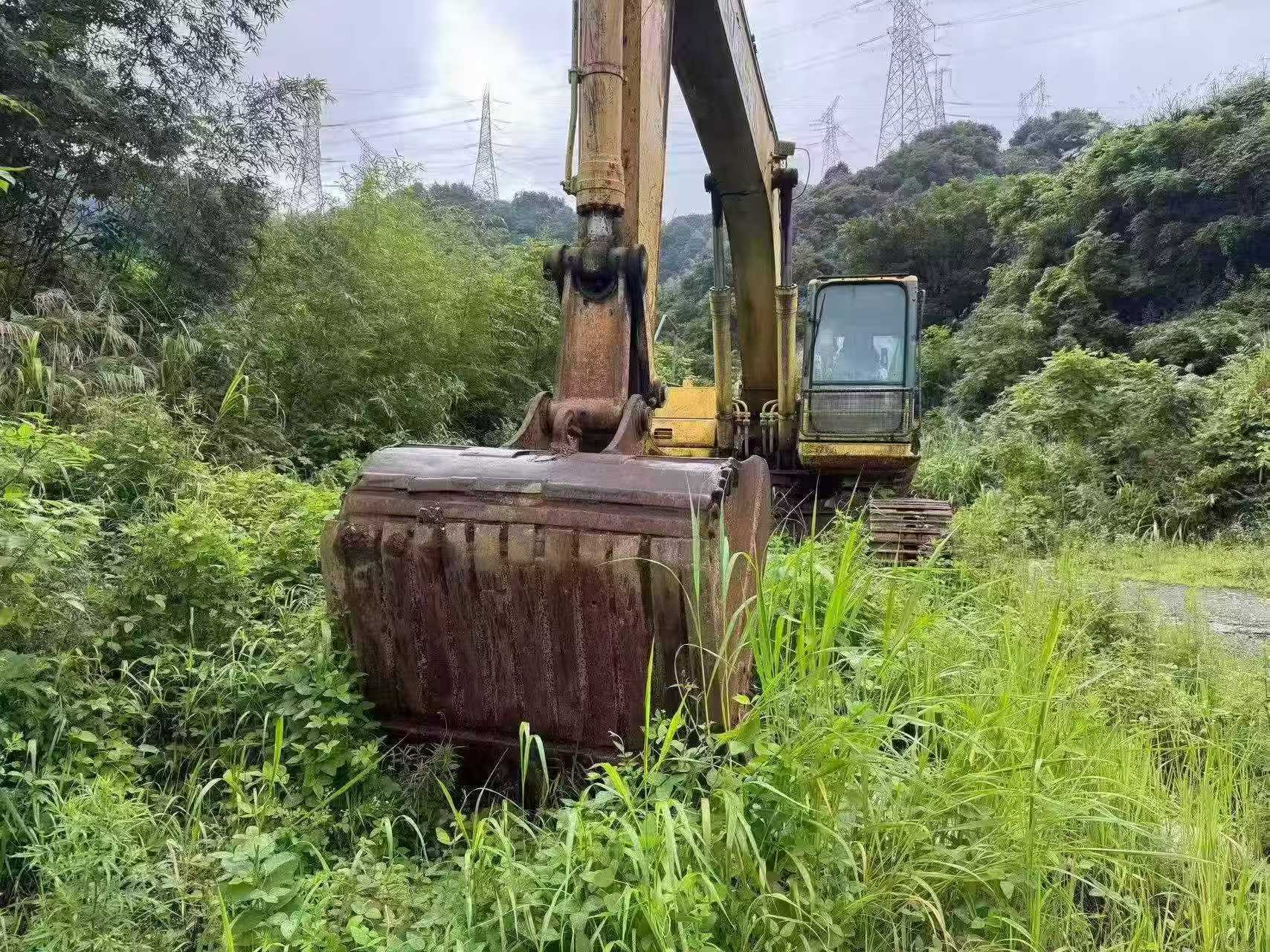 Buy Komatsu PC270-7 Used Excavator / 1