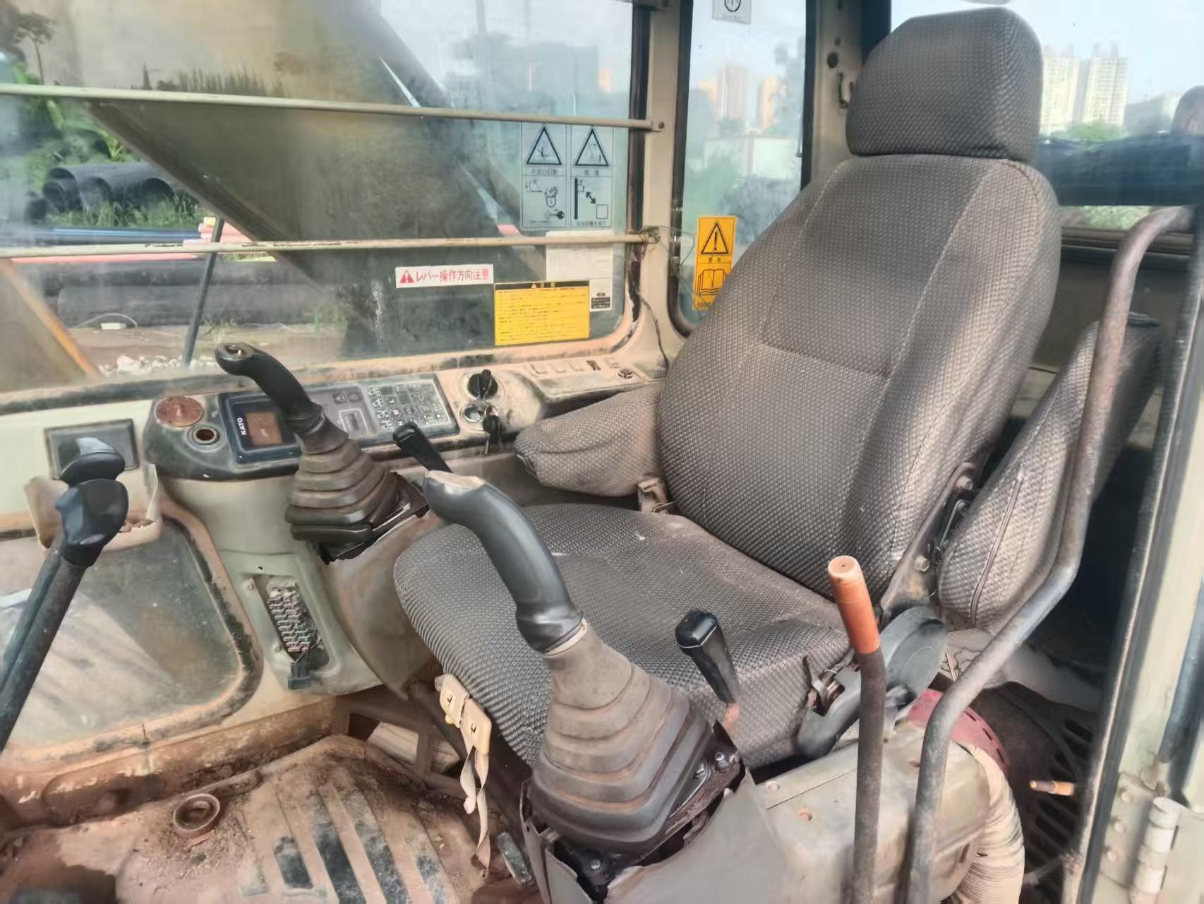 Buy Kato 820-3SP Used Excavator / 3 Buy Kato 820-3SP Used Excavator / 3
