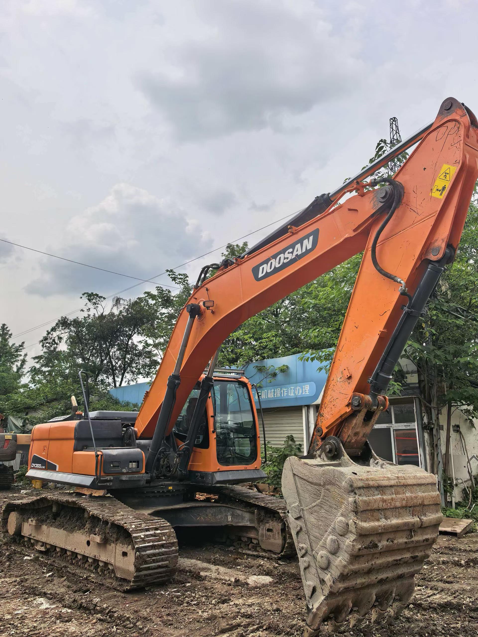 Compre Escavadeira Doosan DX260LC Usada / 4
