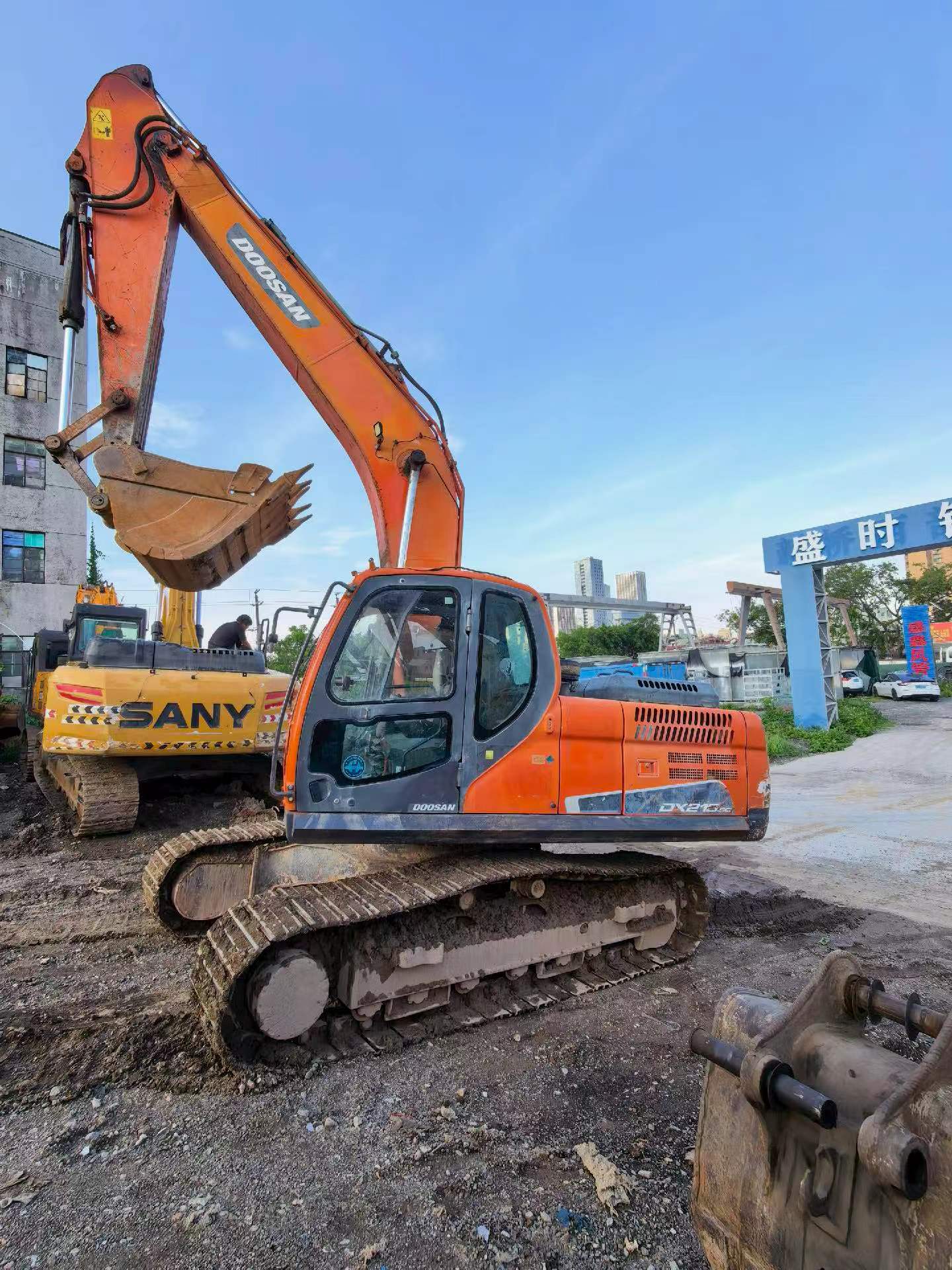 Buy Doosan DH215-7 Used Excavator / 1