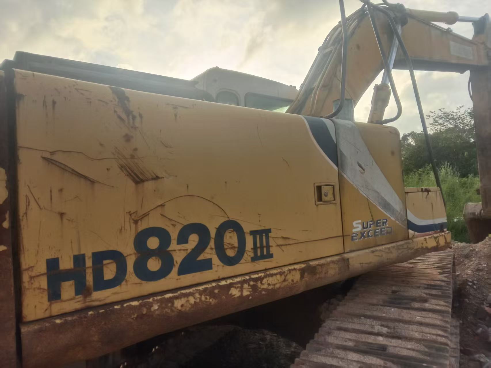Buy Kato 820-3SP Used Excavator / 1