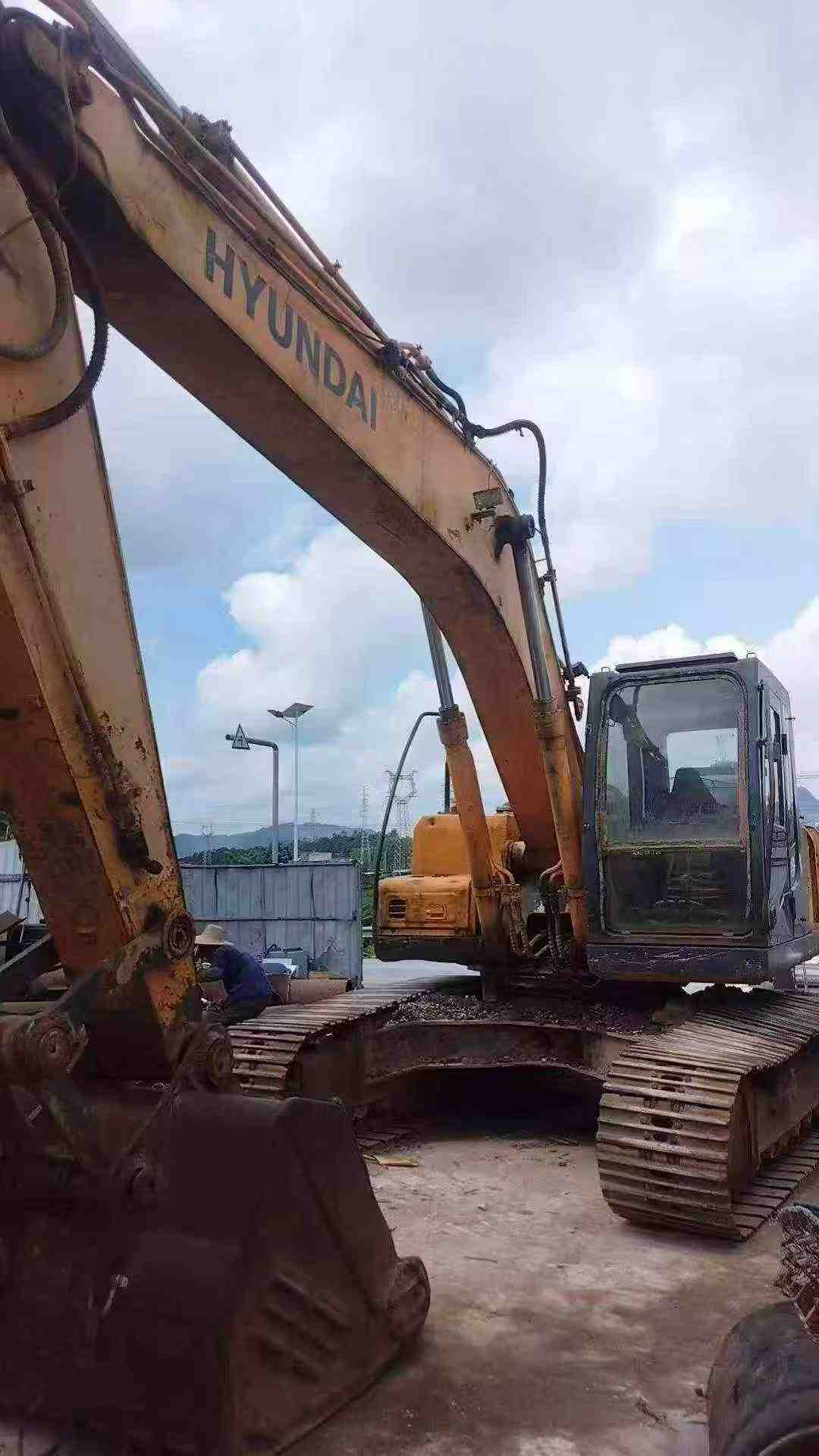 Buy Hyundai R225-7 Used Excavator / 7 Buy Hyundai R225-7 Used Excavator / 7