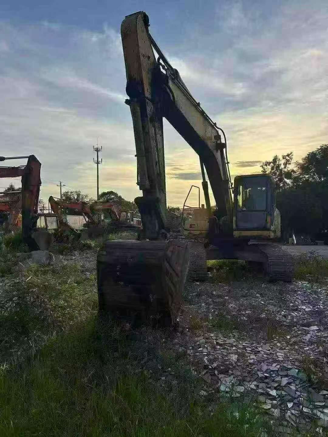 Buy Komatsu PC200-7 Used Excavator / 9 Buy Komatsu PC200-7 Used Excavator / 9
