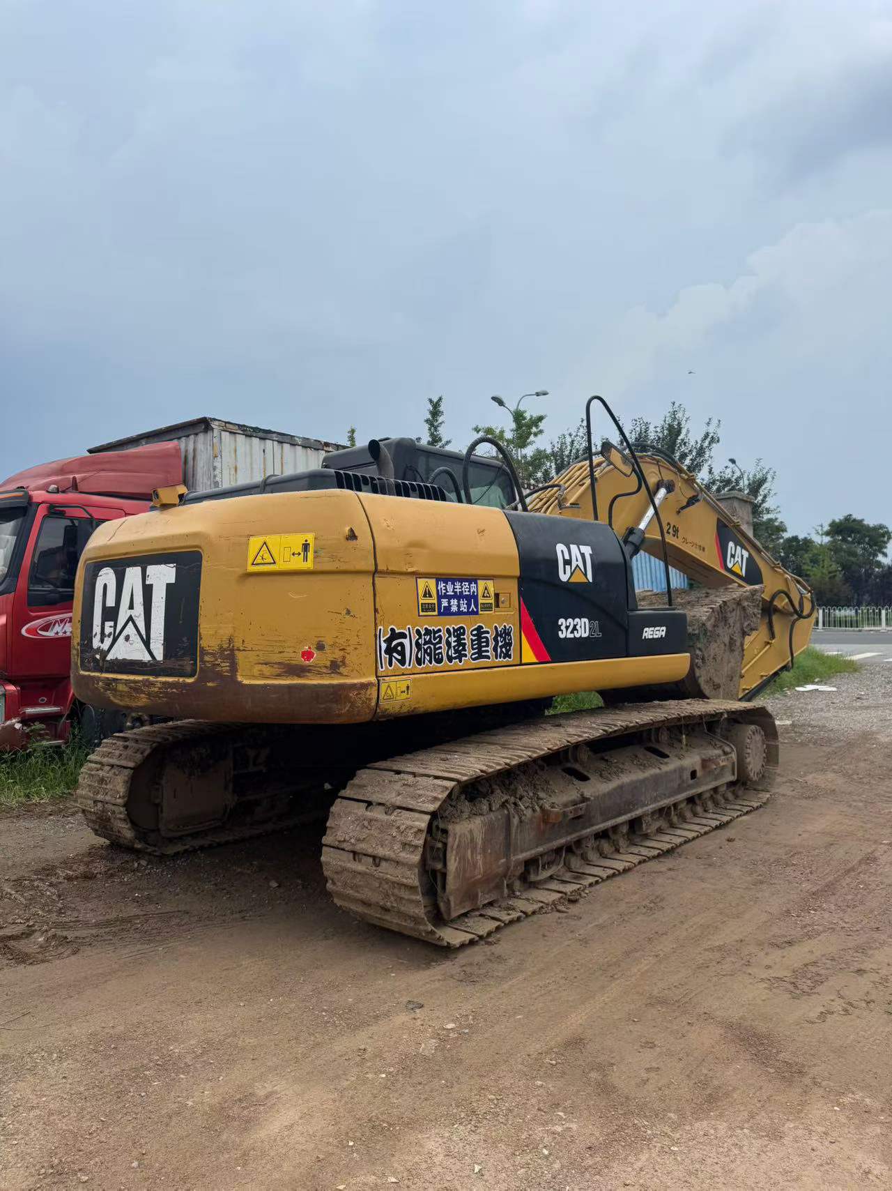 Buy Caterpillar 323 Used Excavator / 1