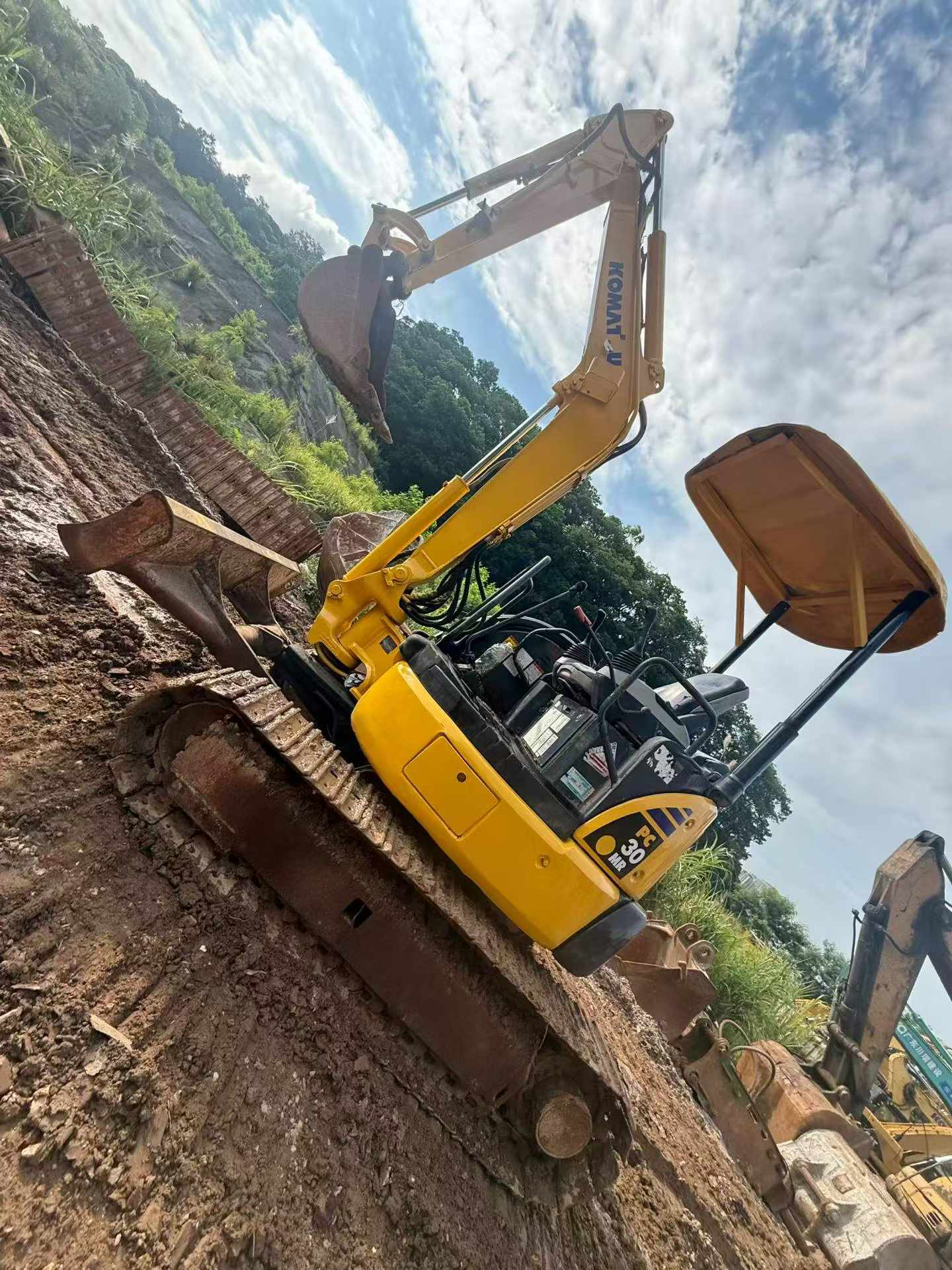 Compre Excavadora Komatsu PC30-3 Usada / 2 Compre Excavadora Komatsu PC30-3 Usada / 2