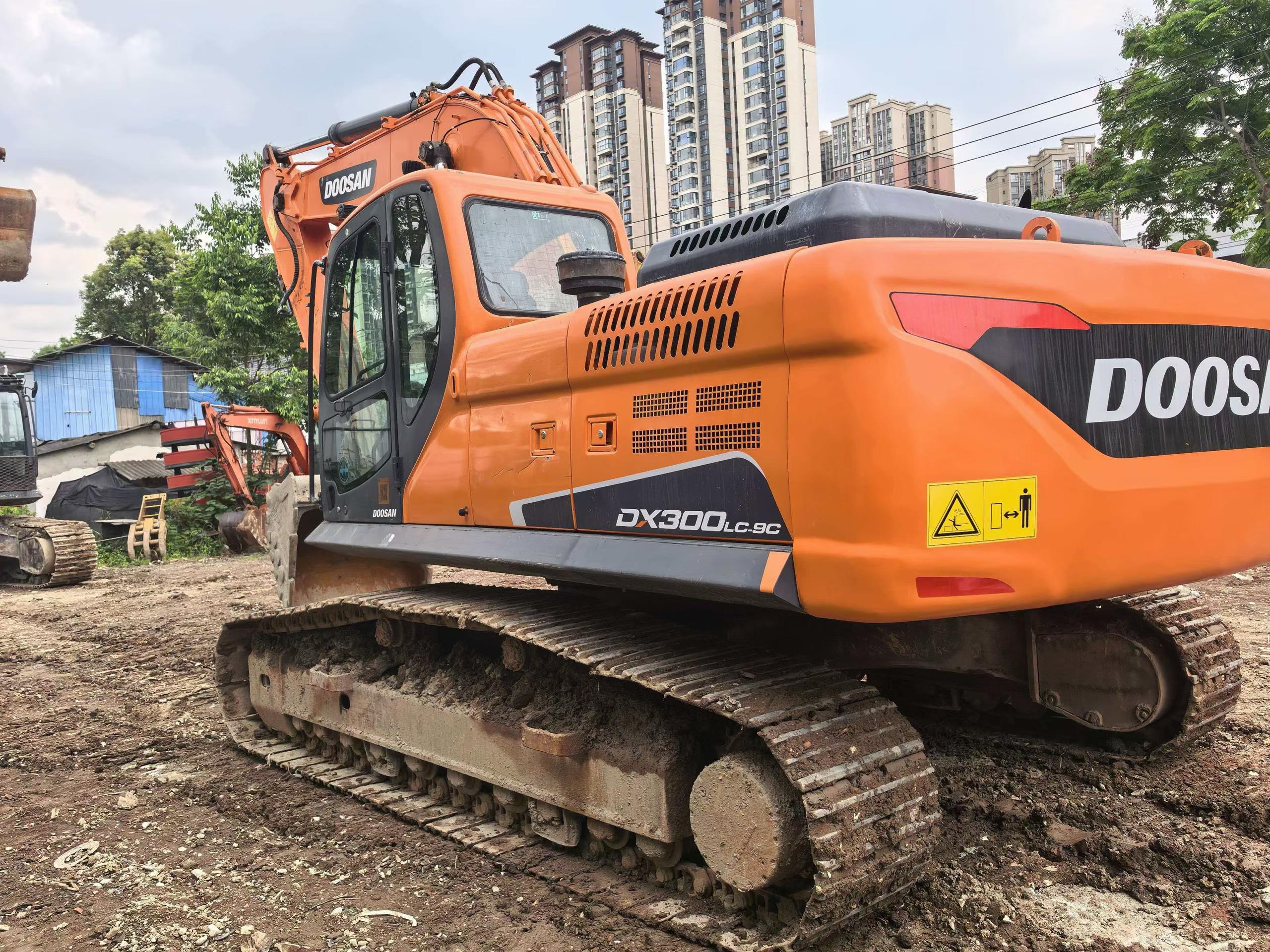 Compre Escavadeira Doosan DX260LC Usada / 3
