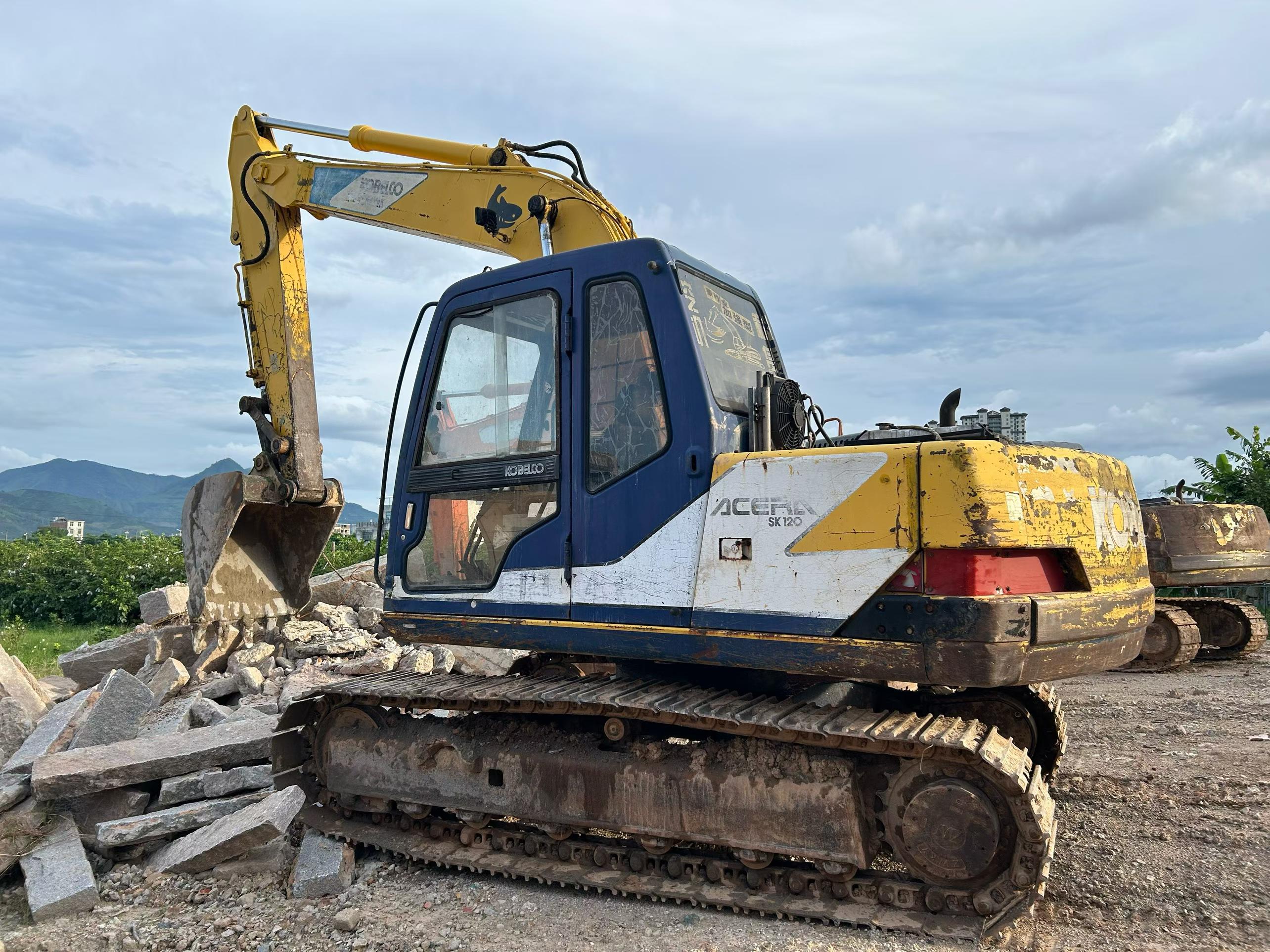 Buy Kobelco SK120-3 Used Excavator / 2 Buy Kobelco SK120-3 Used Excavator / 2