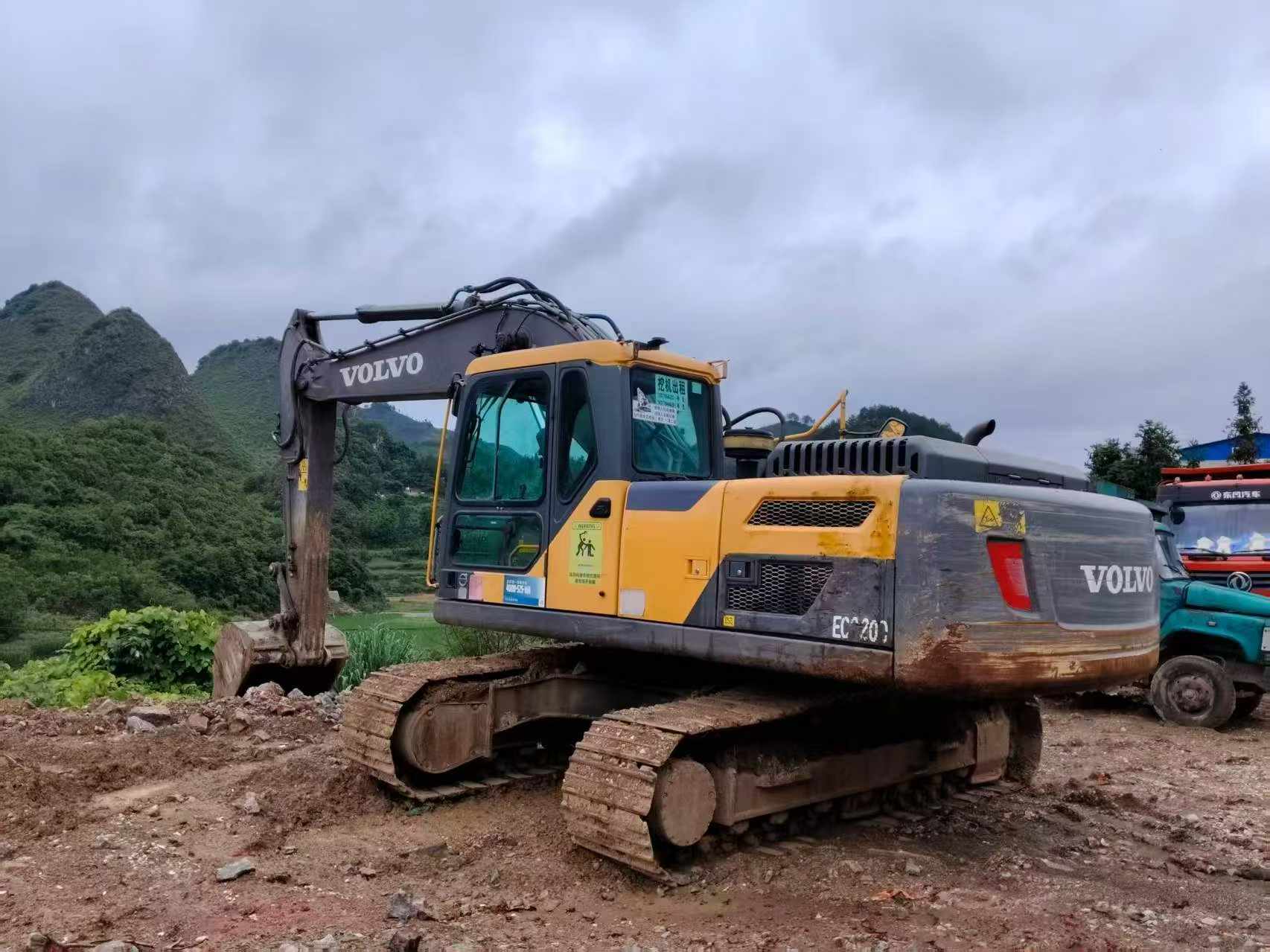 Buy Volvo EC210D Used Excavator / 2 Buy Volvo EC210D Used Excavator / 2