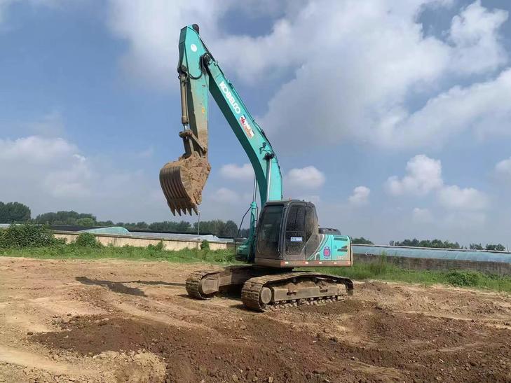 Buy Kobelco SK210 Used Excavator / 1