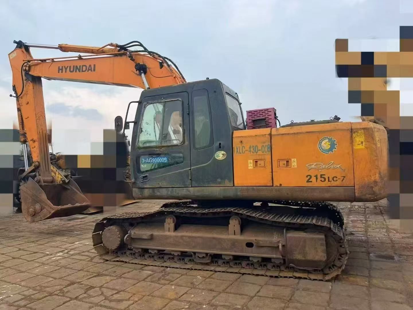 Buy Hyundai R215-7 Used Excavator / 6 Buy Hyundai R215-7 Used Excavator / 6