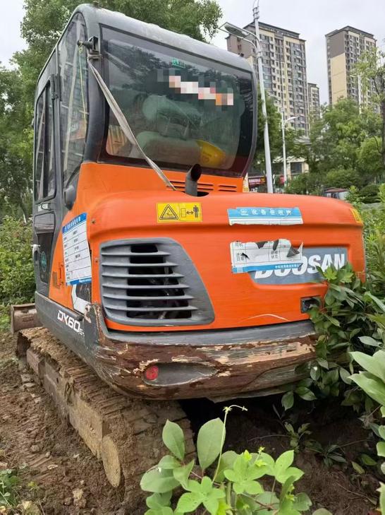 Buy Doosan DH60 Used Excavator / 1