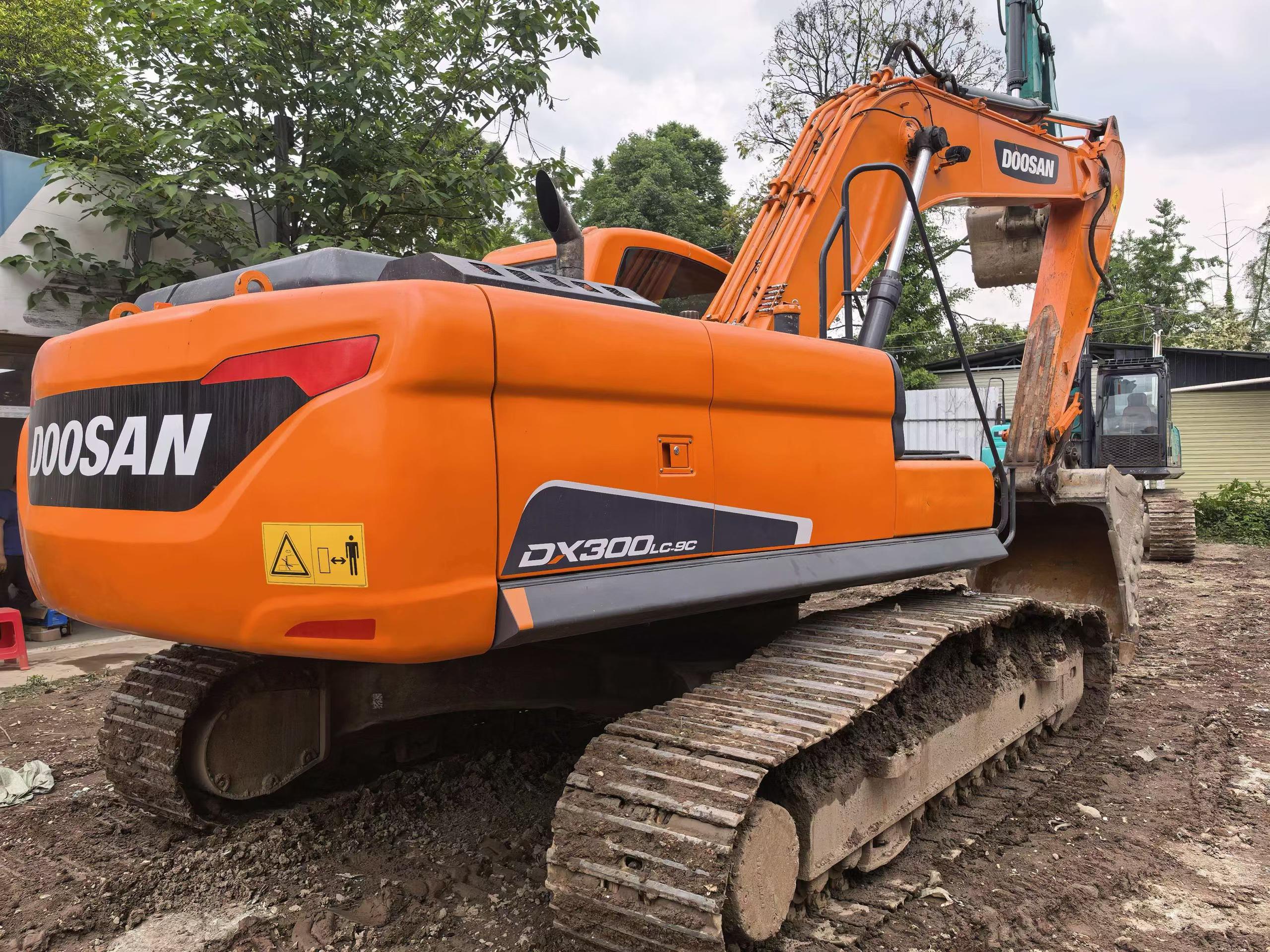 Compre Escavadeira Doosan DX260LC Usada / 7