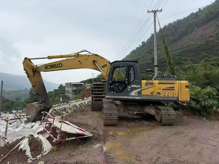 Buy Kobelco SK270D Used Excavator / 1