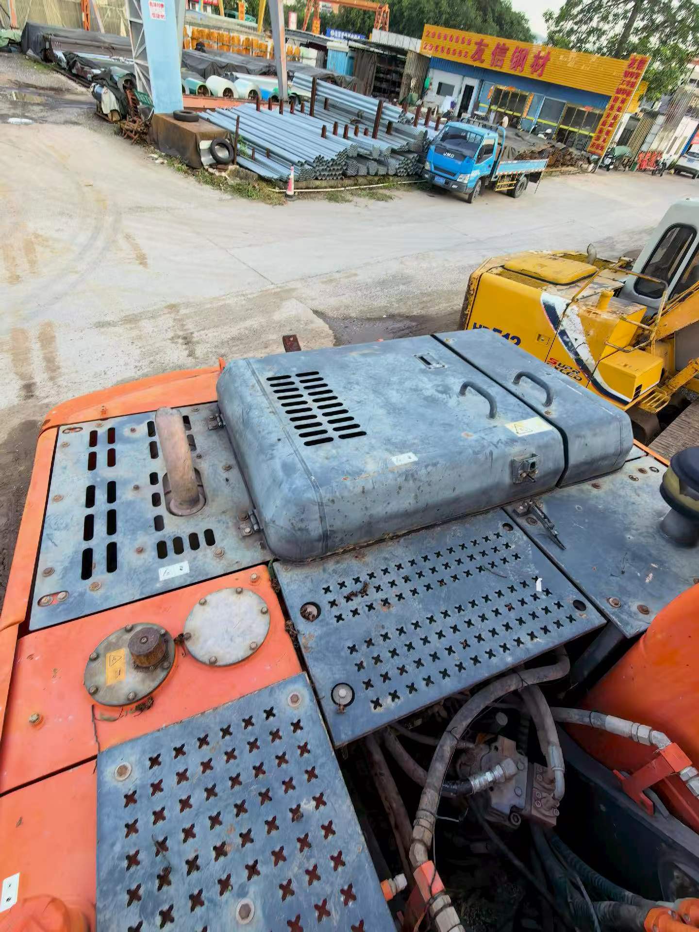 Buy Doosan DH215-7 Used Excavator / 4 Buy Doosan DH215-7 Used Excavator / 4