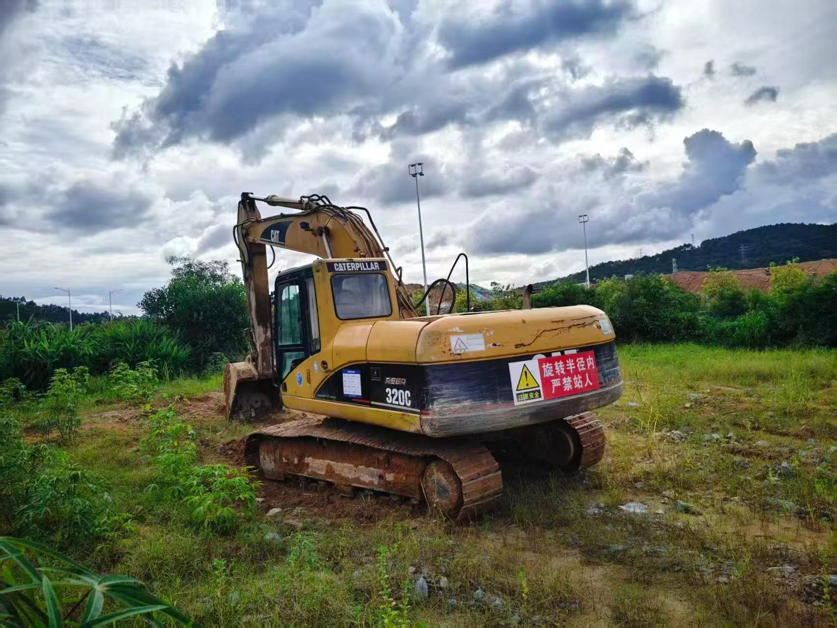 Buy Caterpillar 320C Used Excavator / 1
