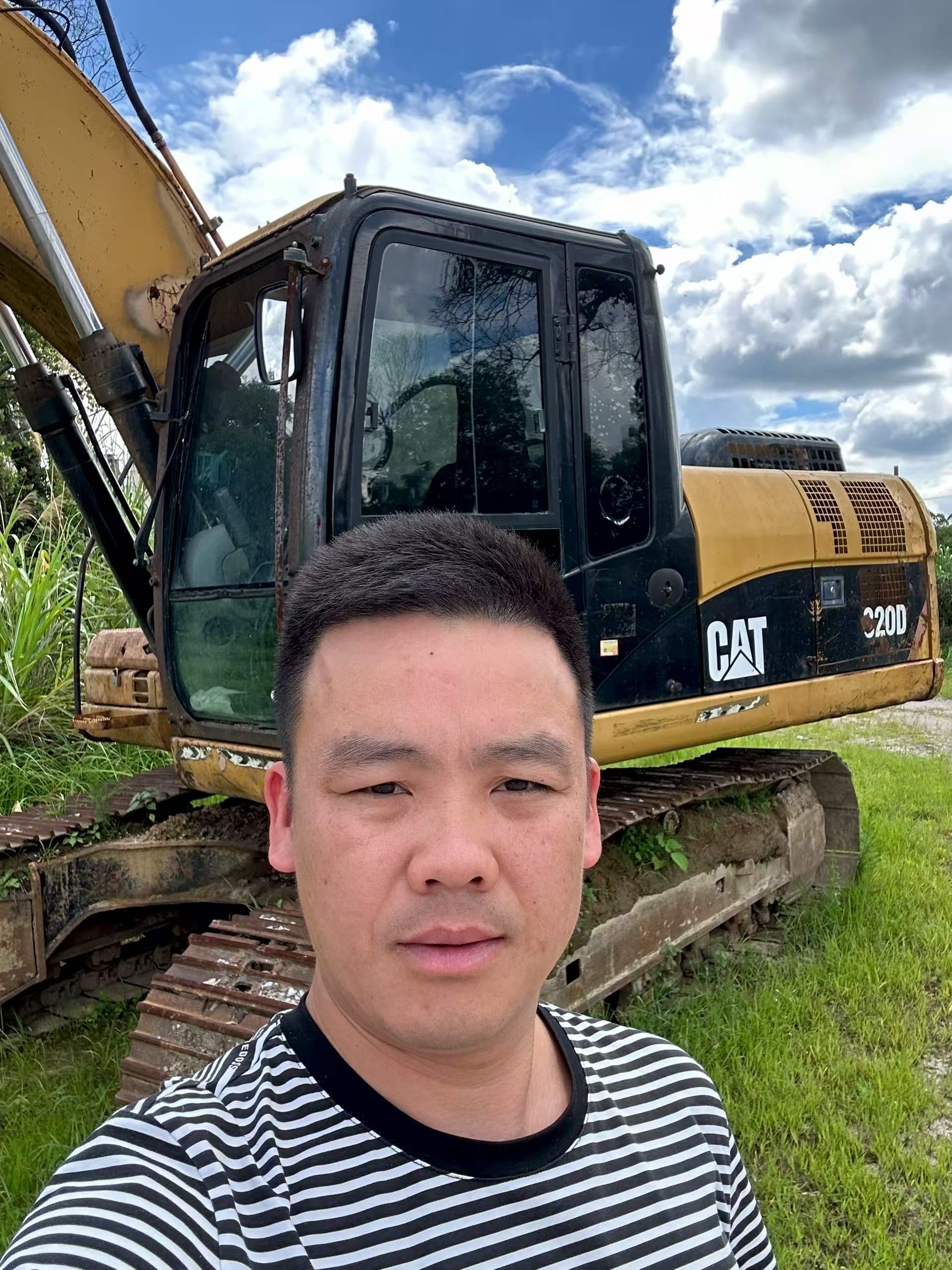 Buy Caterpillar 320D Used Excavator / 1