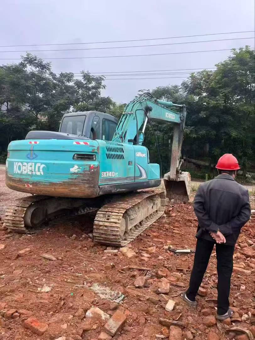 Buy Kobelco SK140 Used Excavator / 3