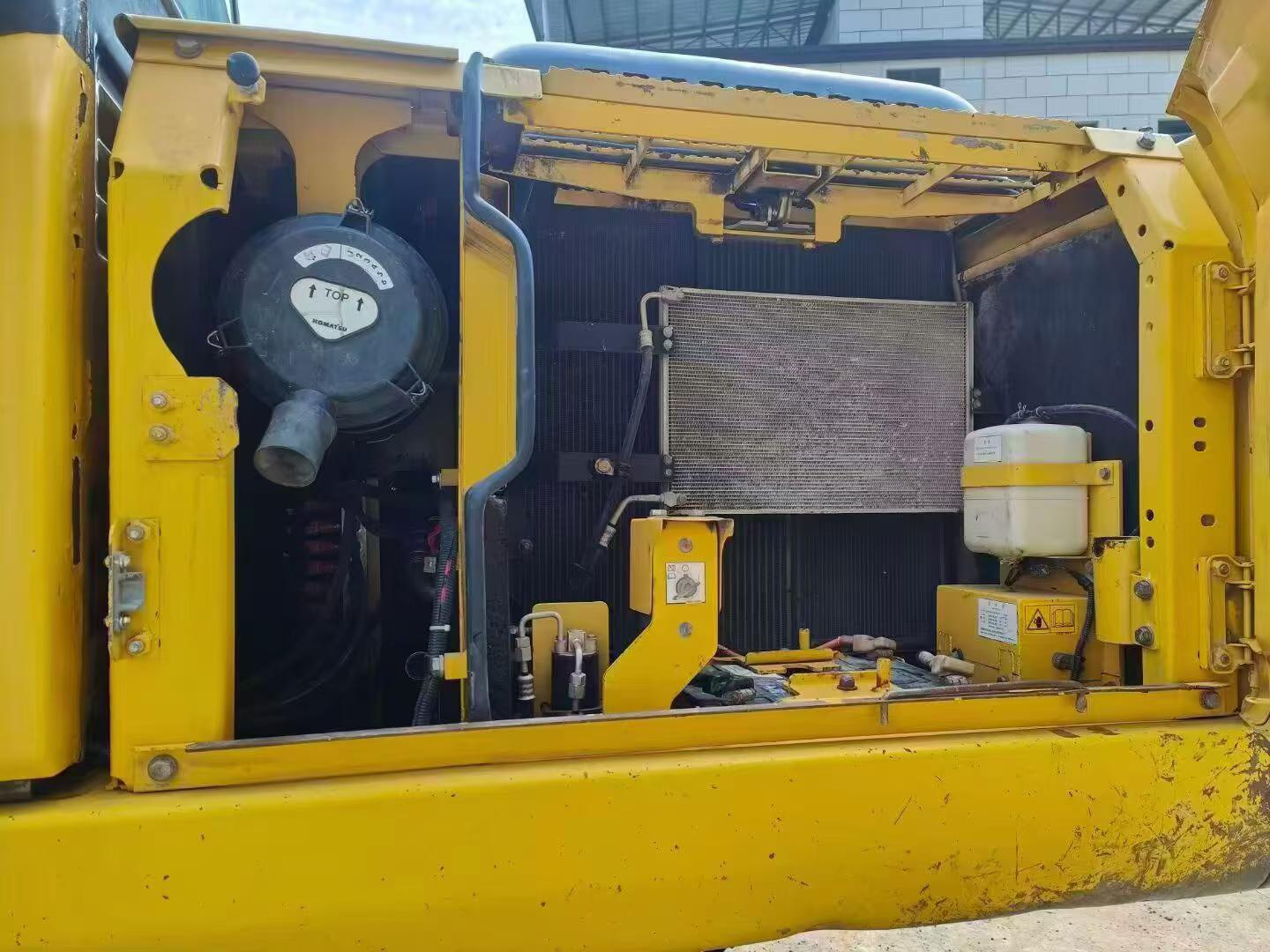 شراء حفارة Komatsu PC160LC-8 مستعملة / 5