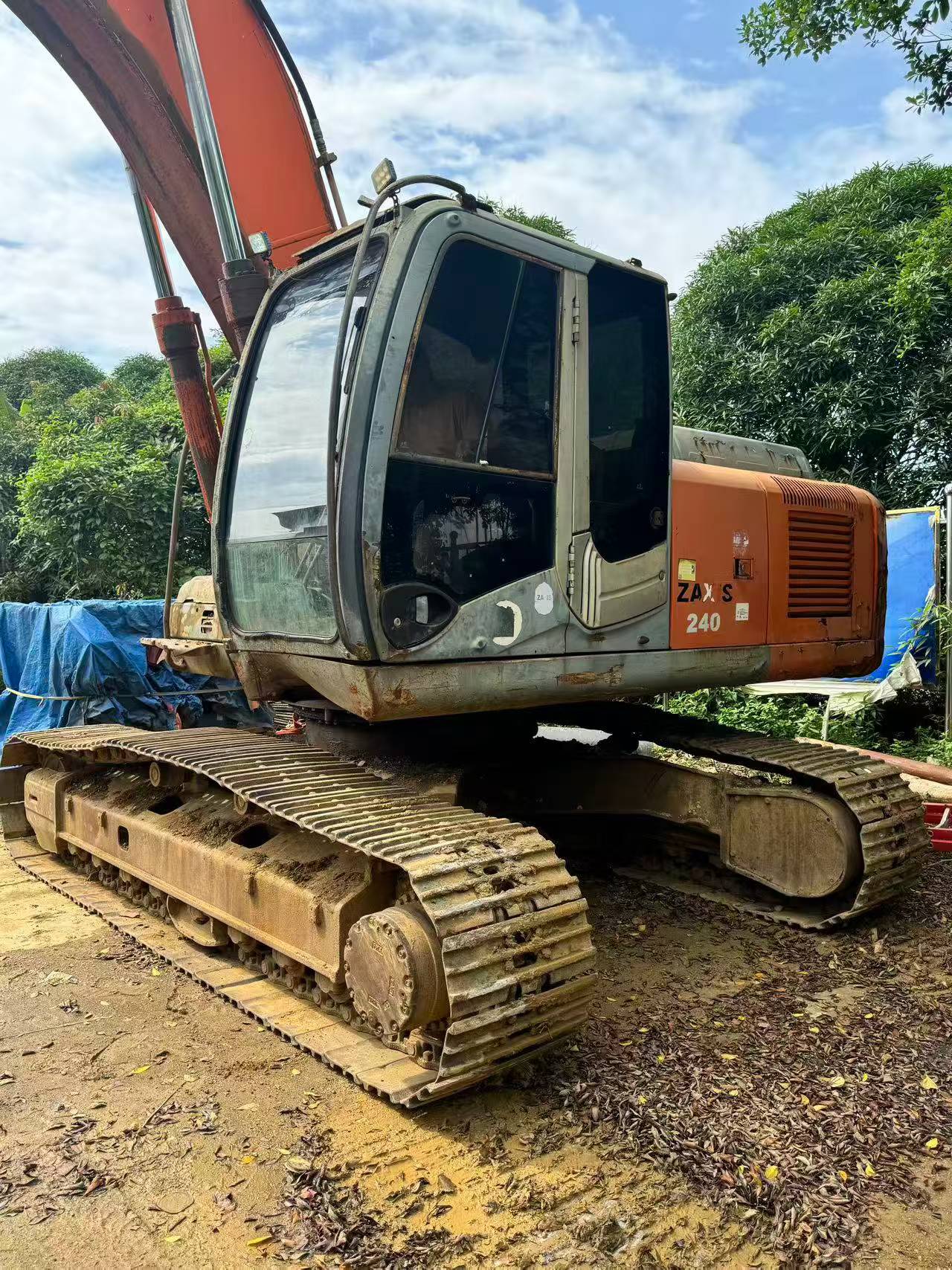 Buy Hitachi EX240-3 Used Excavator / 1