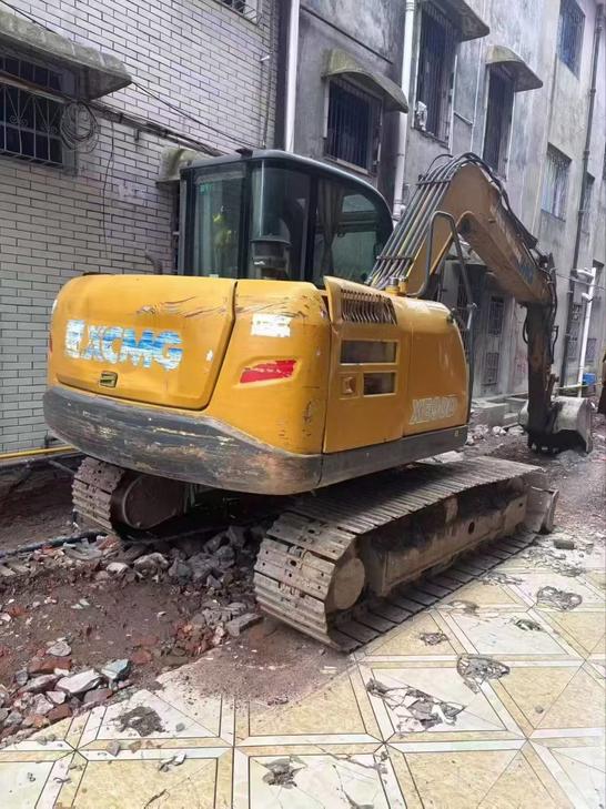 Buy XCMG XE75C Used Excavator / 1