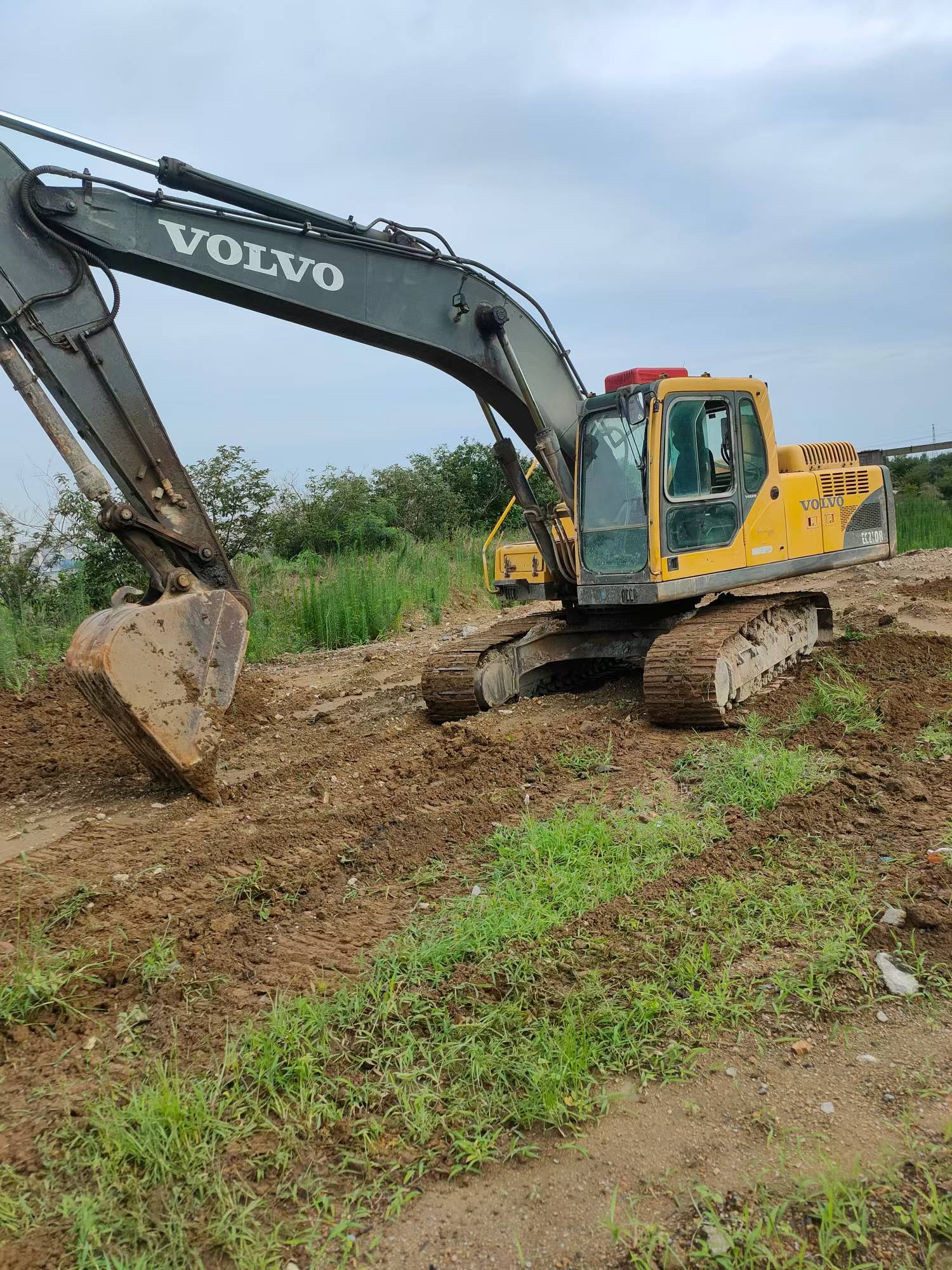 Buy Volvo EC210B Used Excavator / 1