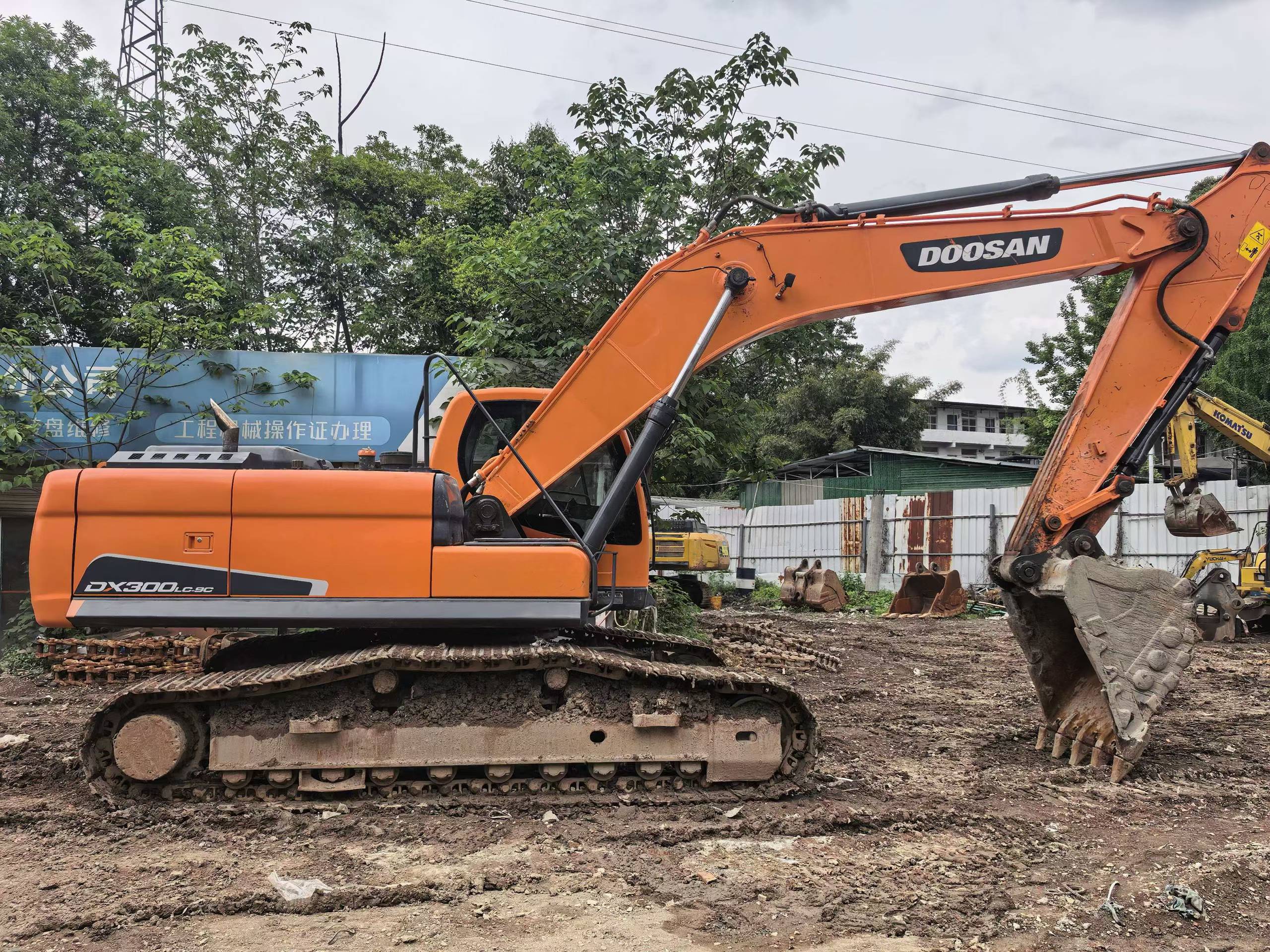 Compre Escavadeira Doosan DX260LC Usada / 6
