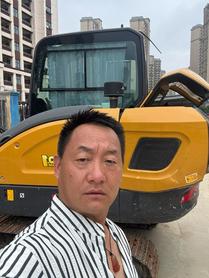 Buy XCMG XE60 Used Excavator / 4 Buy XCMG XE60 Used Excavator / 4