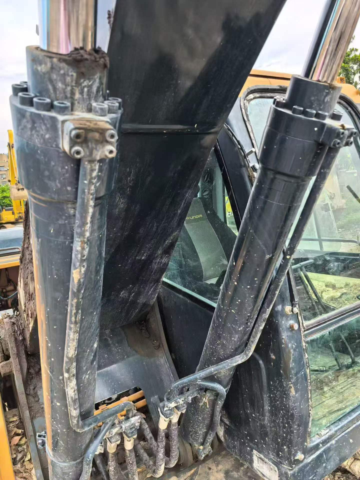 Buy Hyundai R215-7 Used Excavator / 8 Buy Hyundai R215-7 Used Excavator / 8