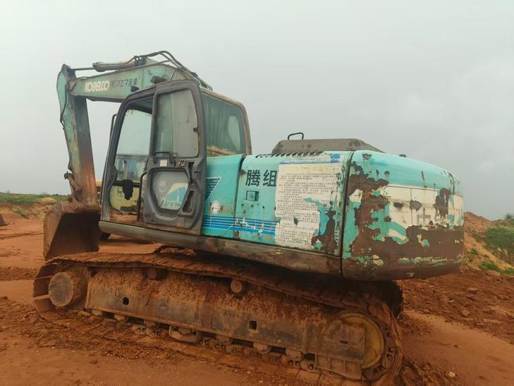 Buy Kobelco SK200 Used Excavator / 1