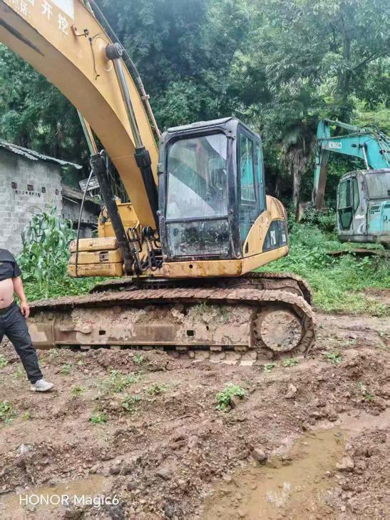 Buy Caterpillar 320D Used Excavator / 1