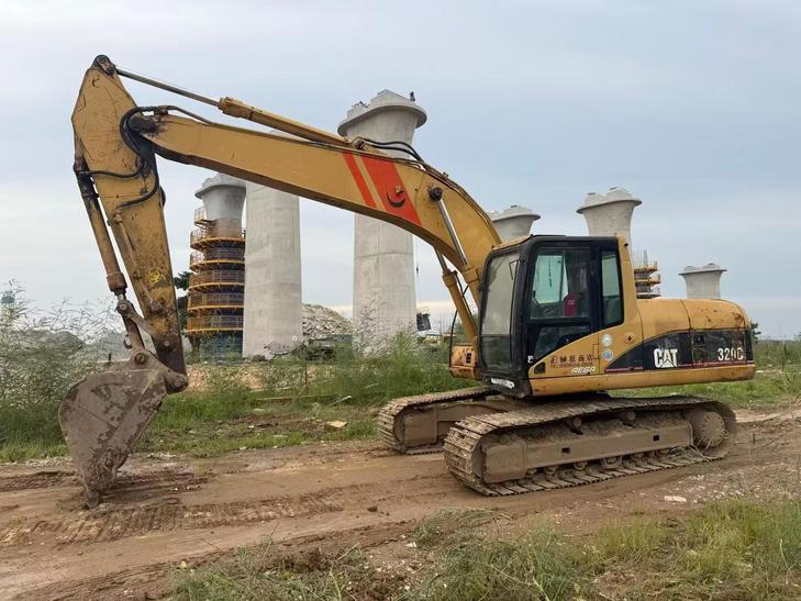 Buy Caterpillar 320C Used Excavator / 1