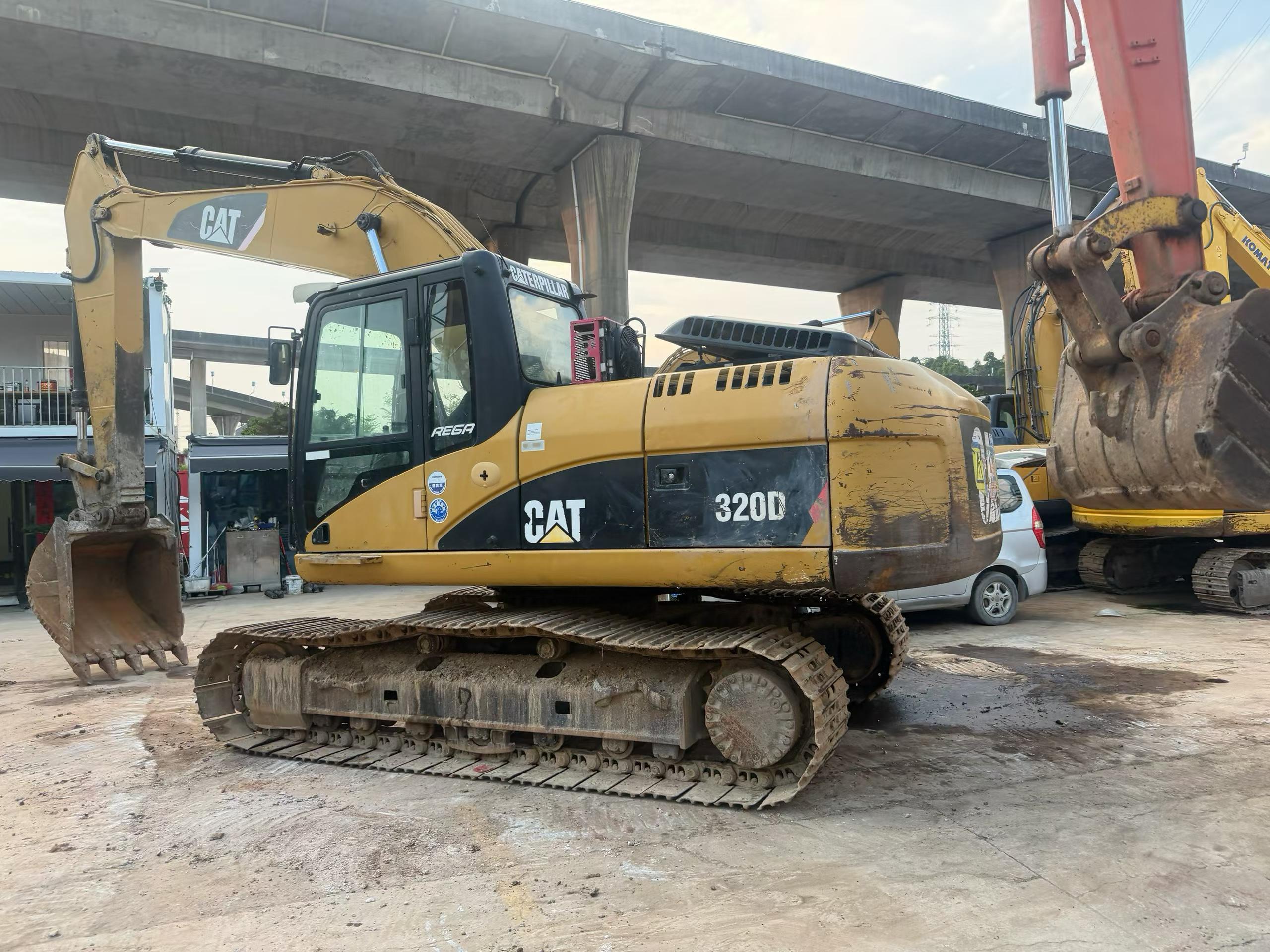 Buy Caterpillar 320D Used Excavator / 2 Buy Caterpillar 320D Used Excavator / 2
