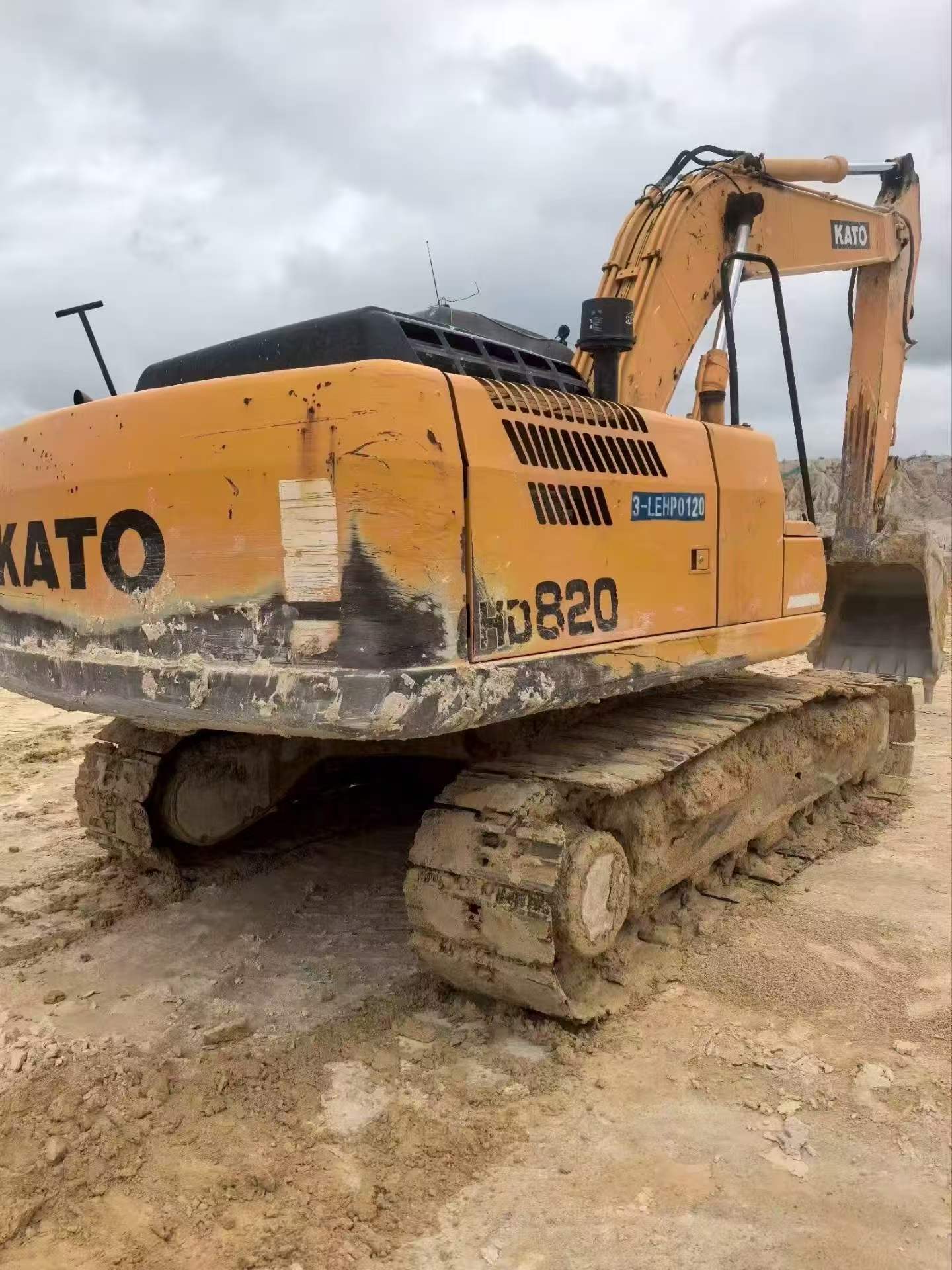Buy Kato Used Excavator / 1