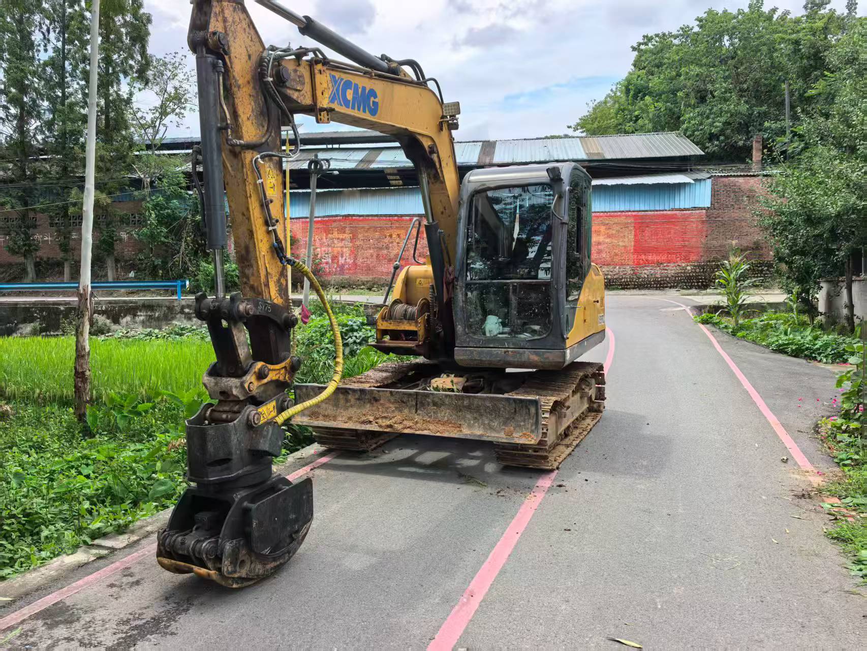 Buy XCMG XE75C Used Excavator / 1