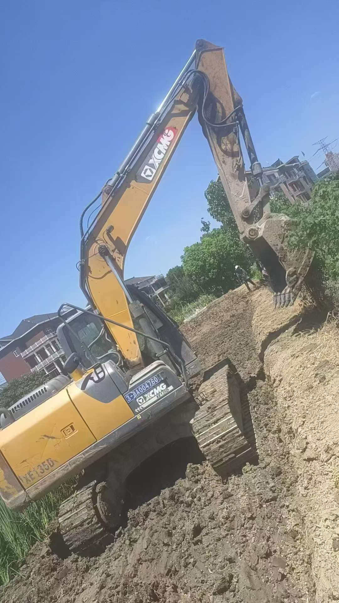 Buy XCMG XE135B Used Excavator / 3 Buy XCMG XE135B Used Excavator / 3