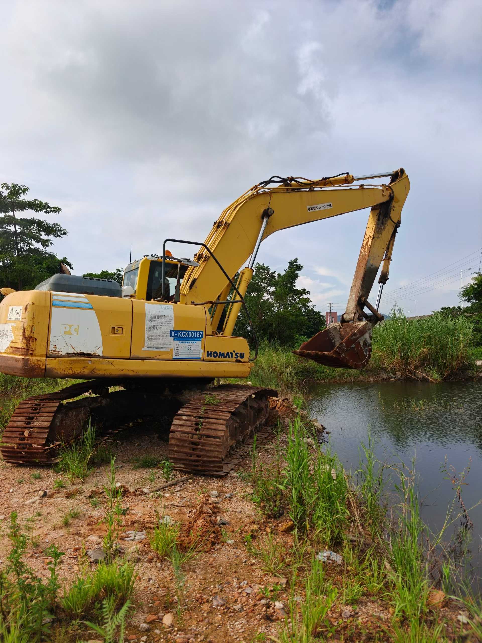 Buy Komatsu PC200-8N1 Used Excavator / 1