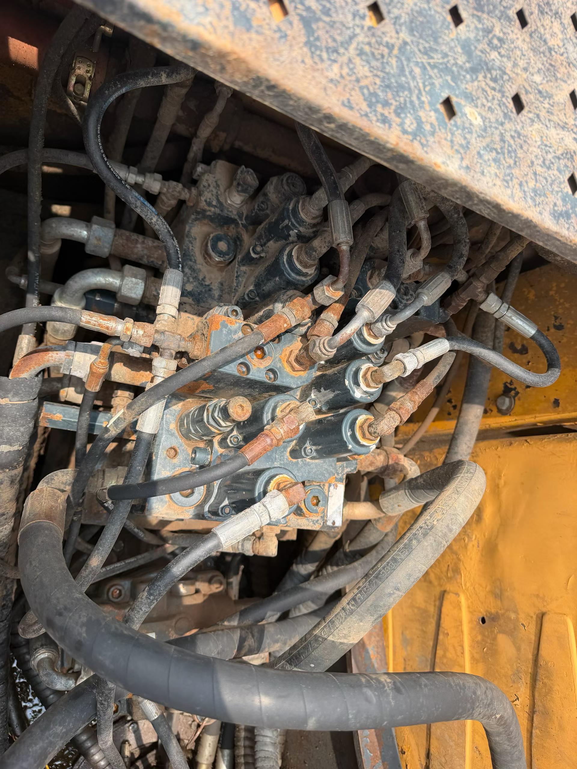 Buy Hyundai R150-7 Used Excavator / 2 Buy Hyundai R150-7 Used Excavator / 2