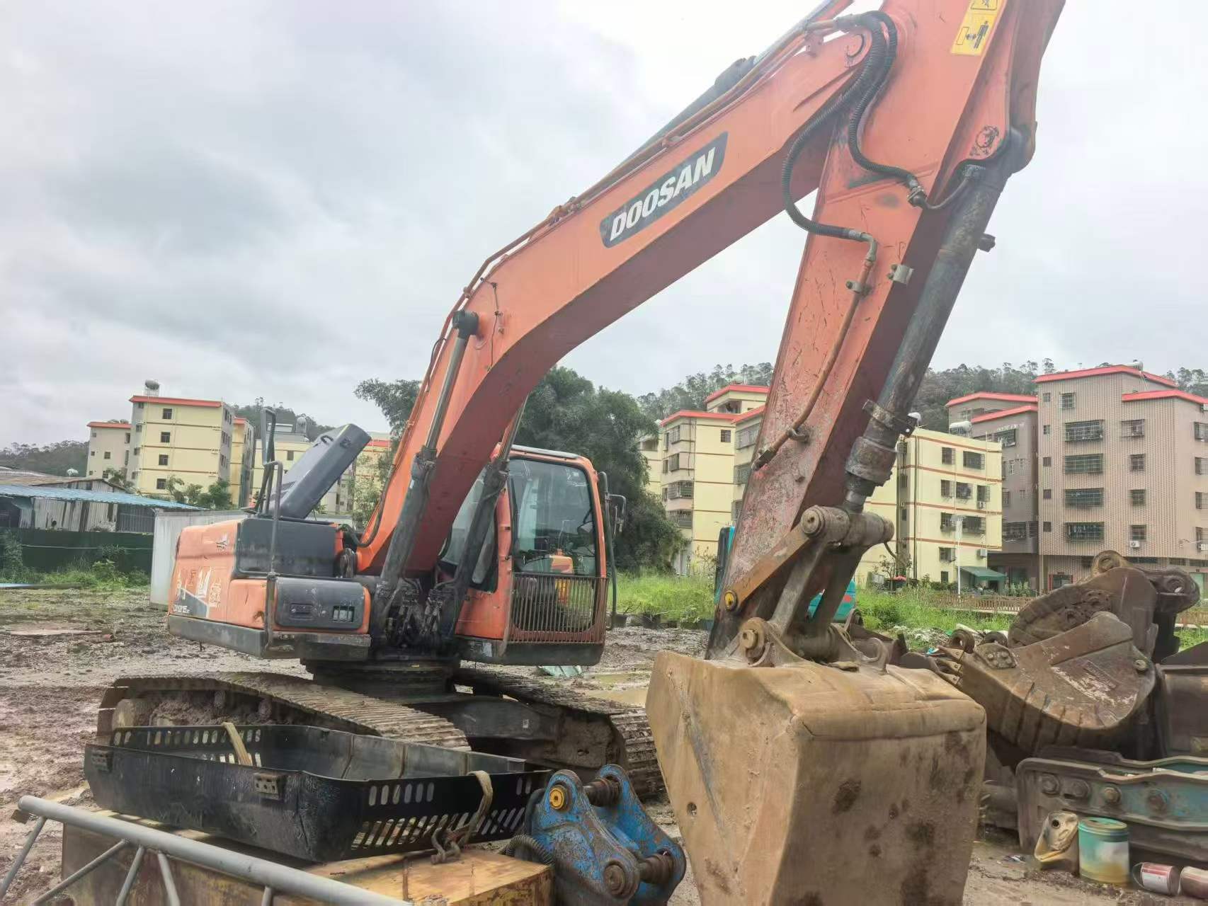 Buy Doosan DH215-7 Used Excavator / 8 Buy Doosan DH215-7 Used Excavator / 8