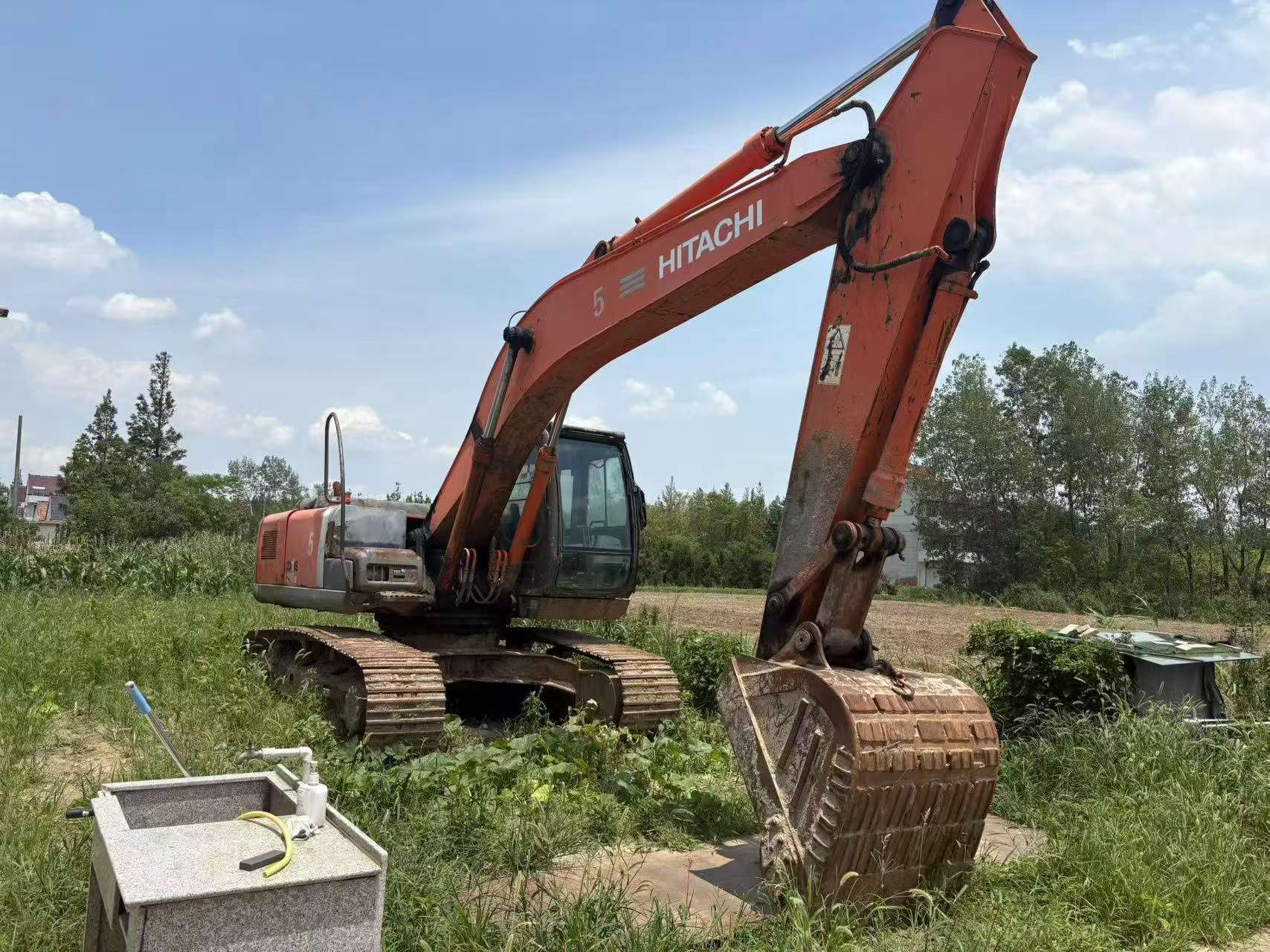 Buy Hitachi EX200-3 Used Excavator / 5 Buy Hitachi EX200-3 Used Excavator / 5