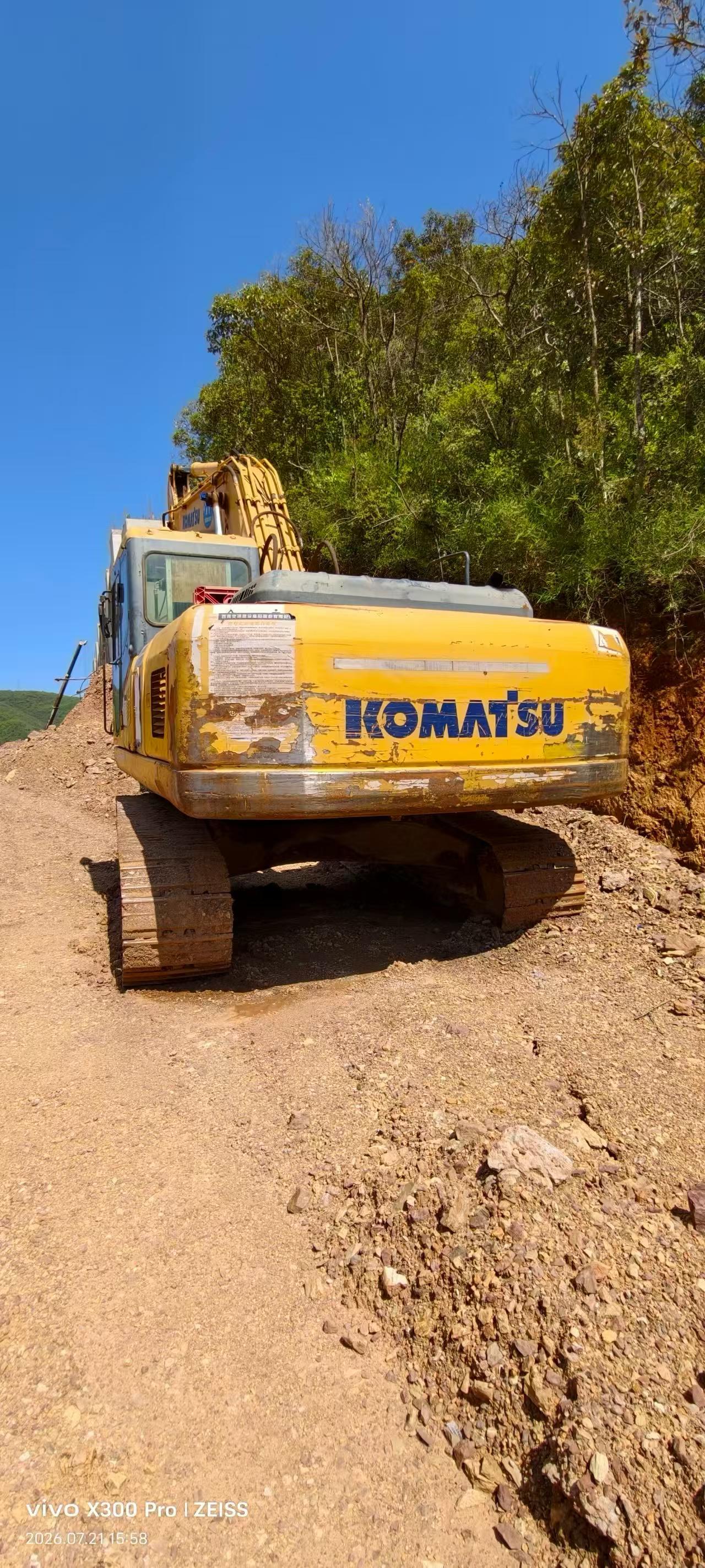 Buy Komatsu PC220-7 Used Excavator / 1