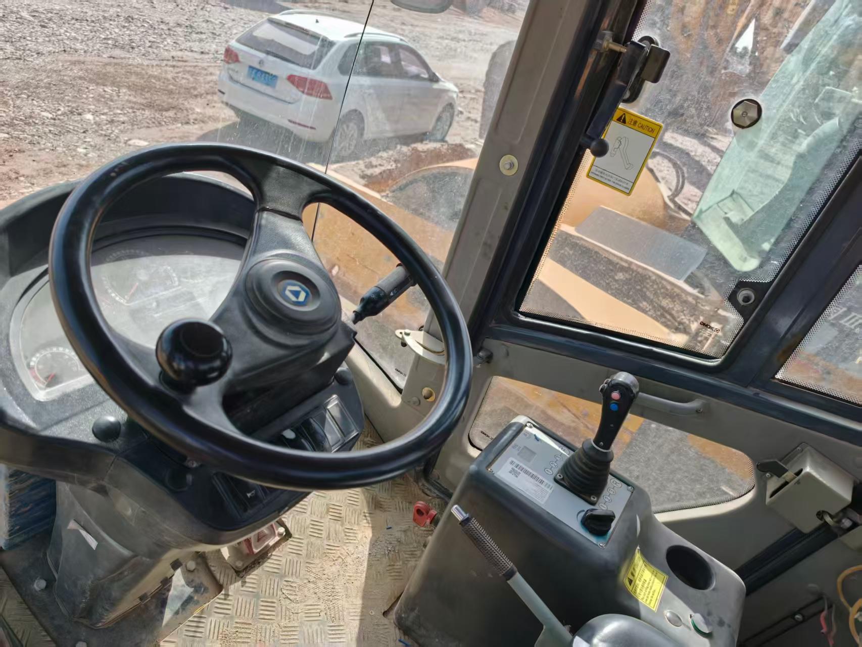 Buy XCMG XE3000 Used Loader / 3 Buy XCMG XE3000 Used Loader / 3